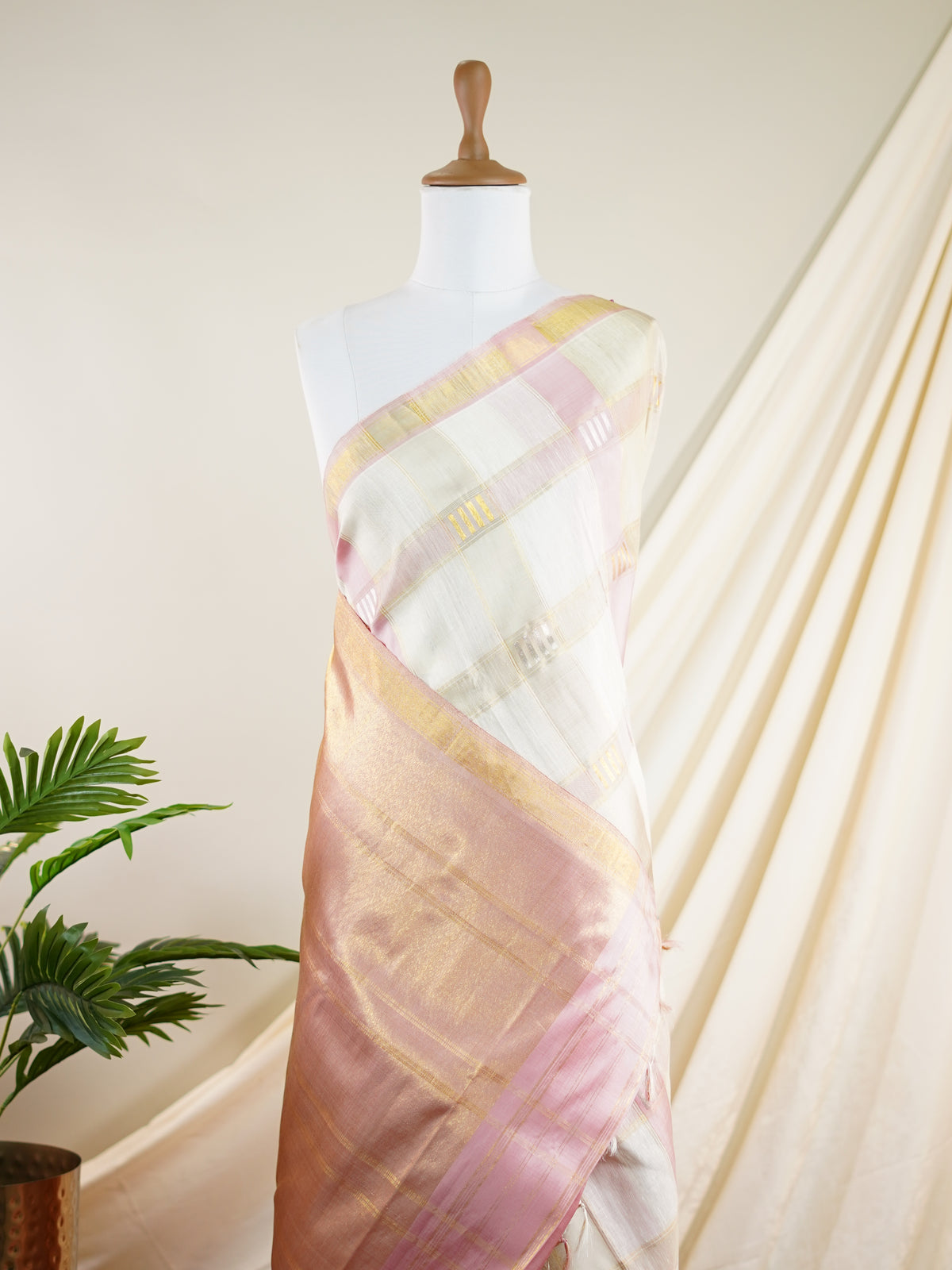 Kanchipuram Silk Pink 100% Pure Silk  - Manoranjitham Weaves - Handloom Store