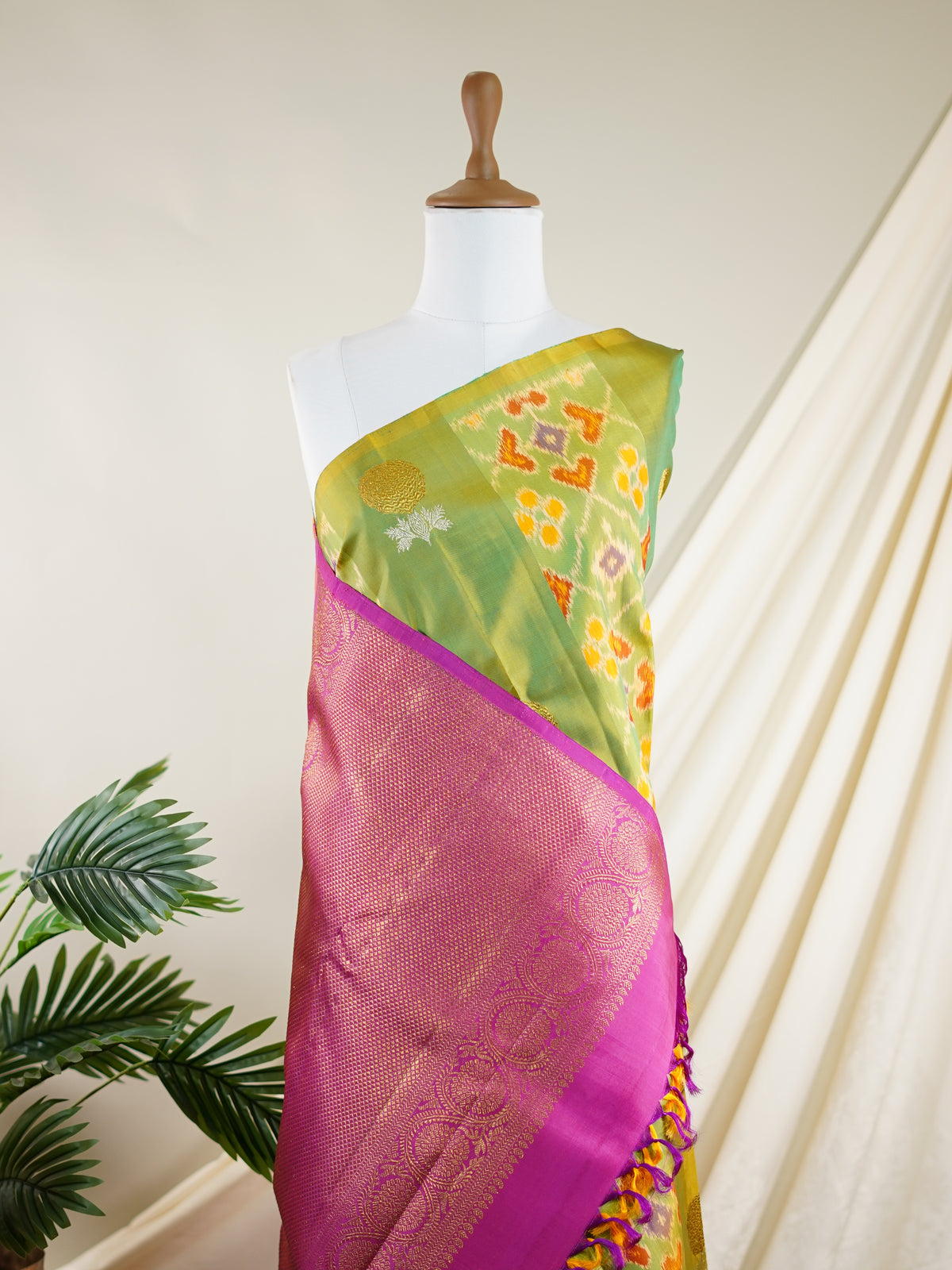 Kanchipuram Silk Green 100% Pure Silk  - Manoranjitham Weaves - Handloom Store