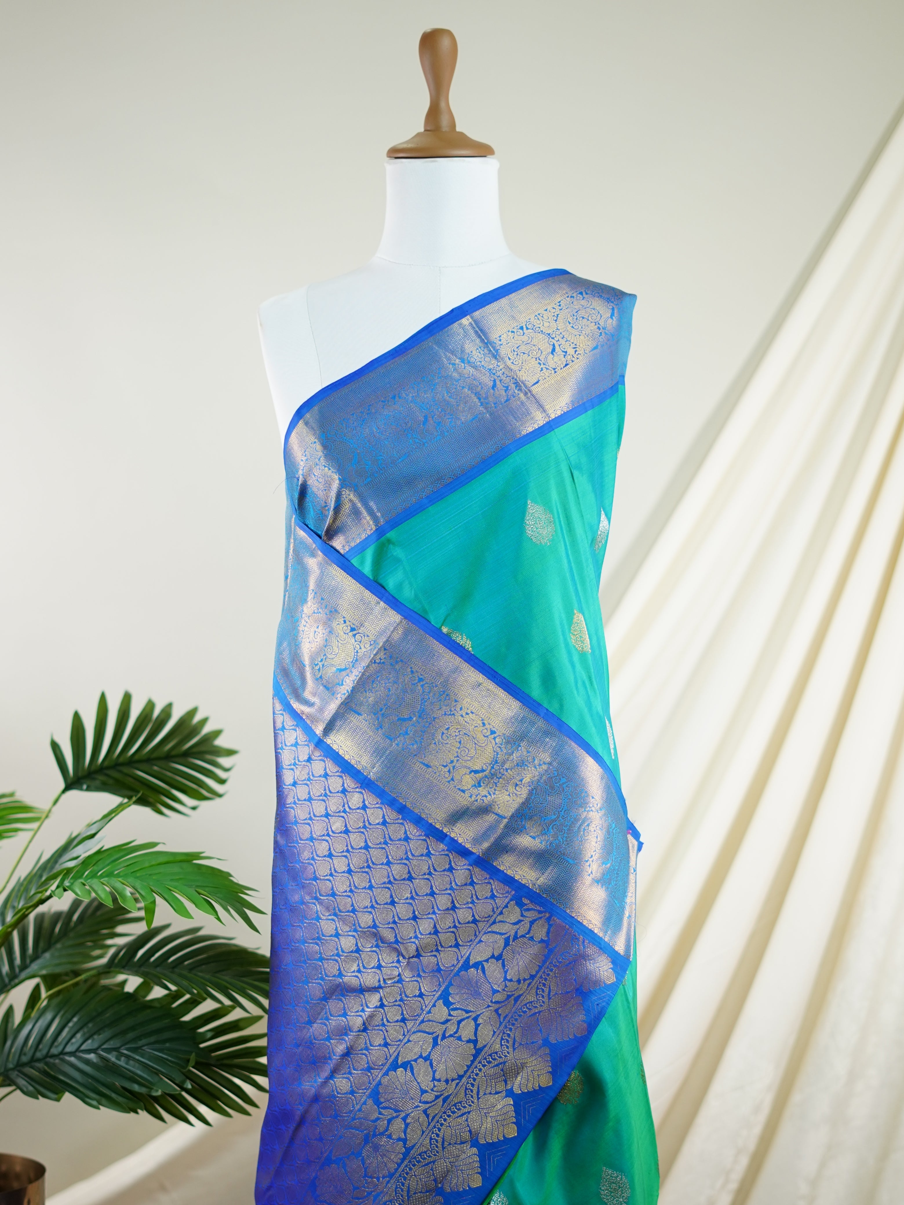 Kanchipuram Silk Green 100% Pure Silk  - Manoranjitham Weaves - Handloom Store