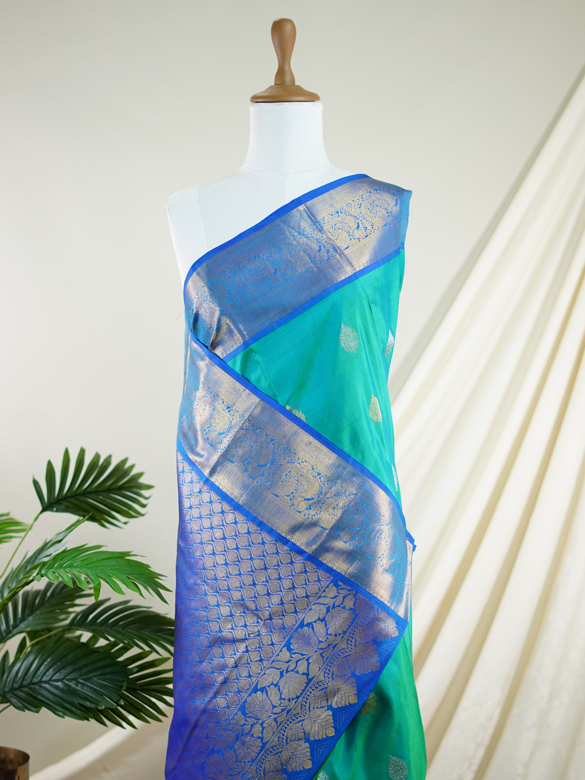 Kanchipuram Silk Green 100% Pure Silk  - Manoranjitham Weaves - Handloom Store