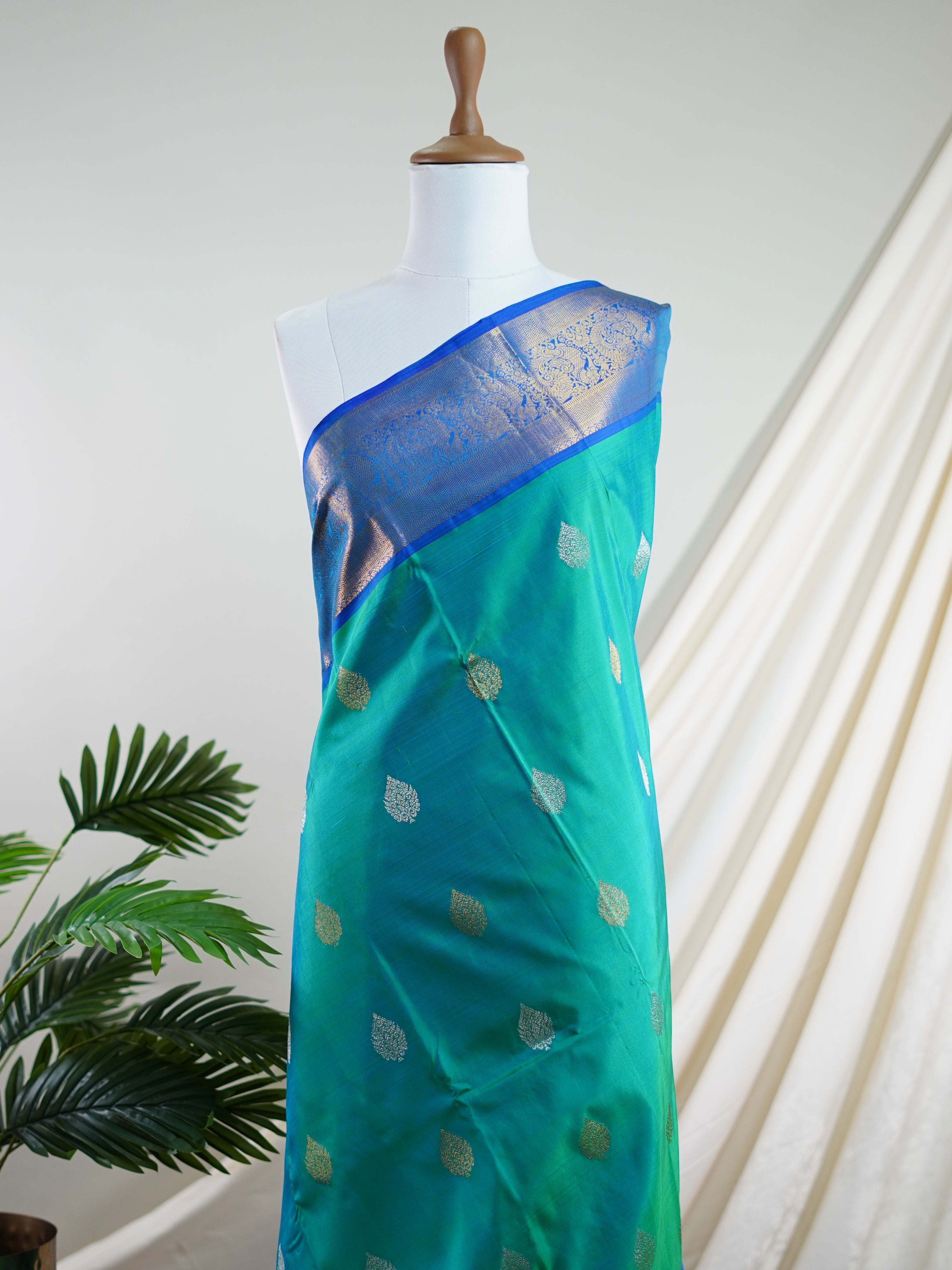 Kanchipuram Silk Green 100% Pure Silk  - Manoranjitham Weaves - Handloom Store