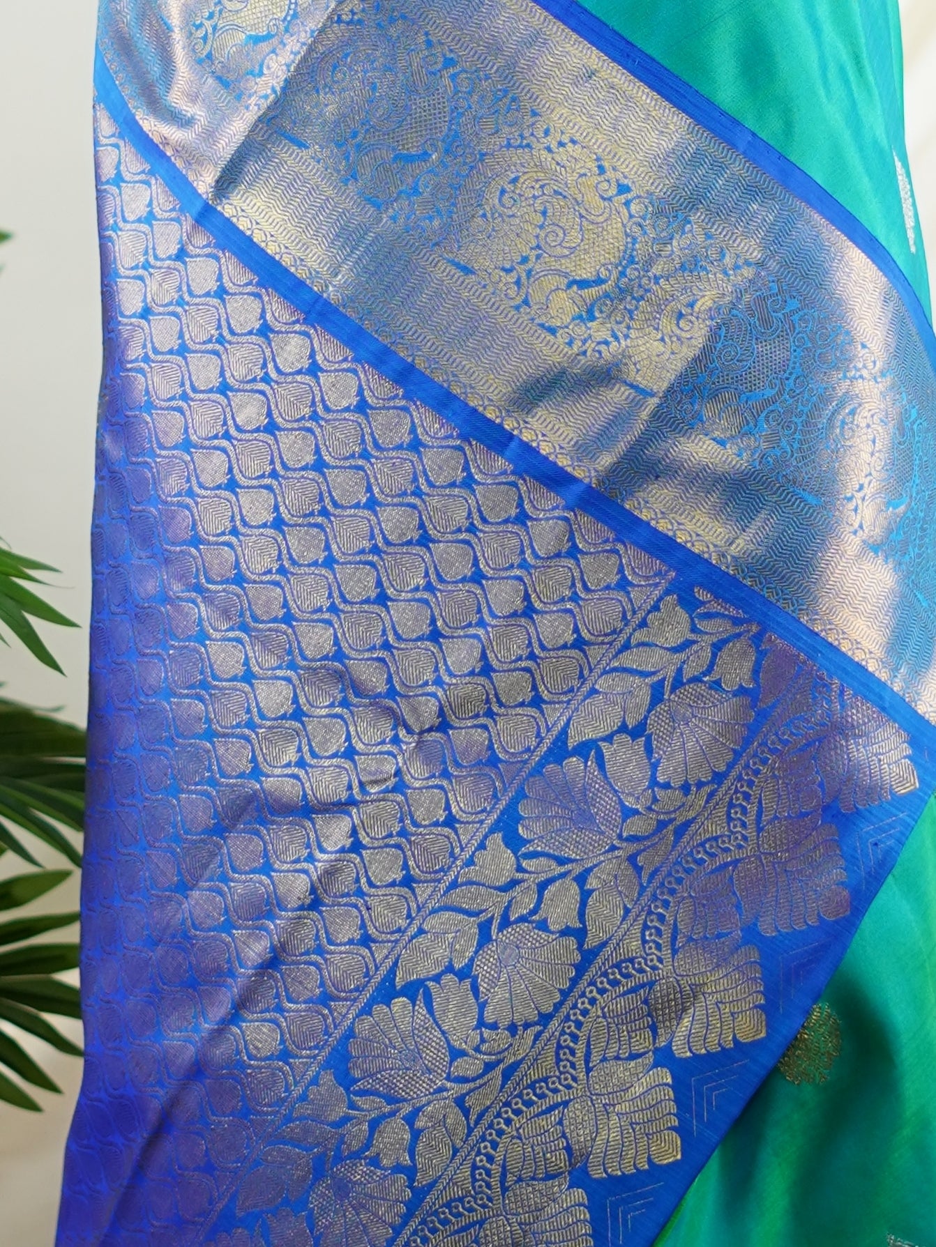 Kanchipuram Silk Green 100% Pure Silk  - Manoranjitham Weaves - Handloom Store