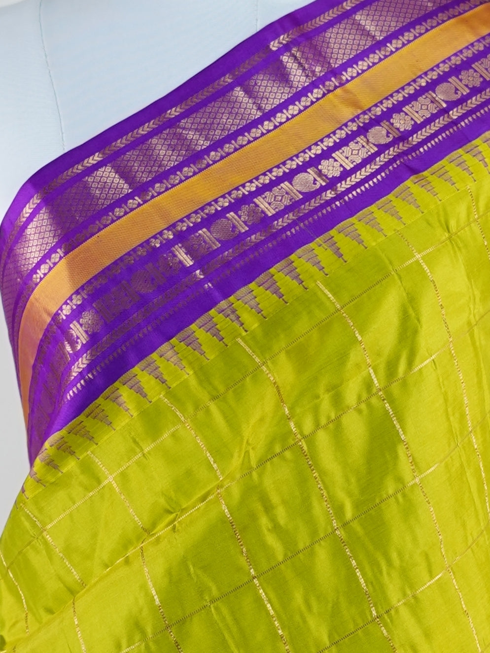 Gadwal Silk Green 100% Pure Silk  - Manoranjitham Weaves - Handloom Store