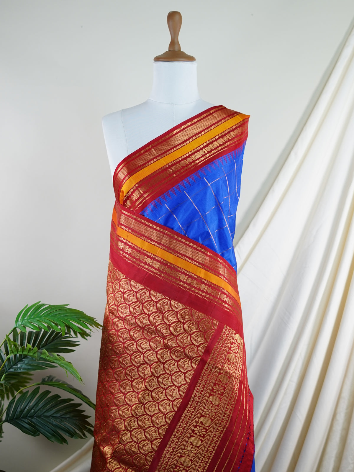 Gadwal Silk Blue 100% Pure Silk  - Manoranjitham Weaves - Handloom Store