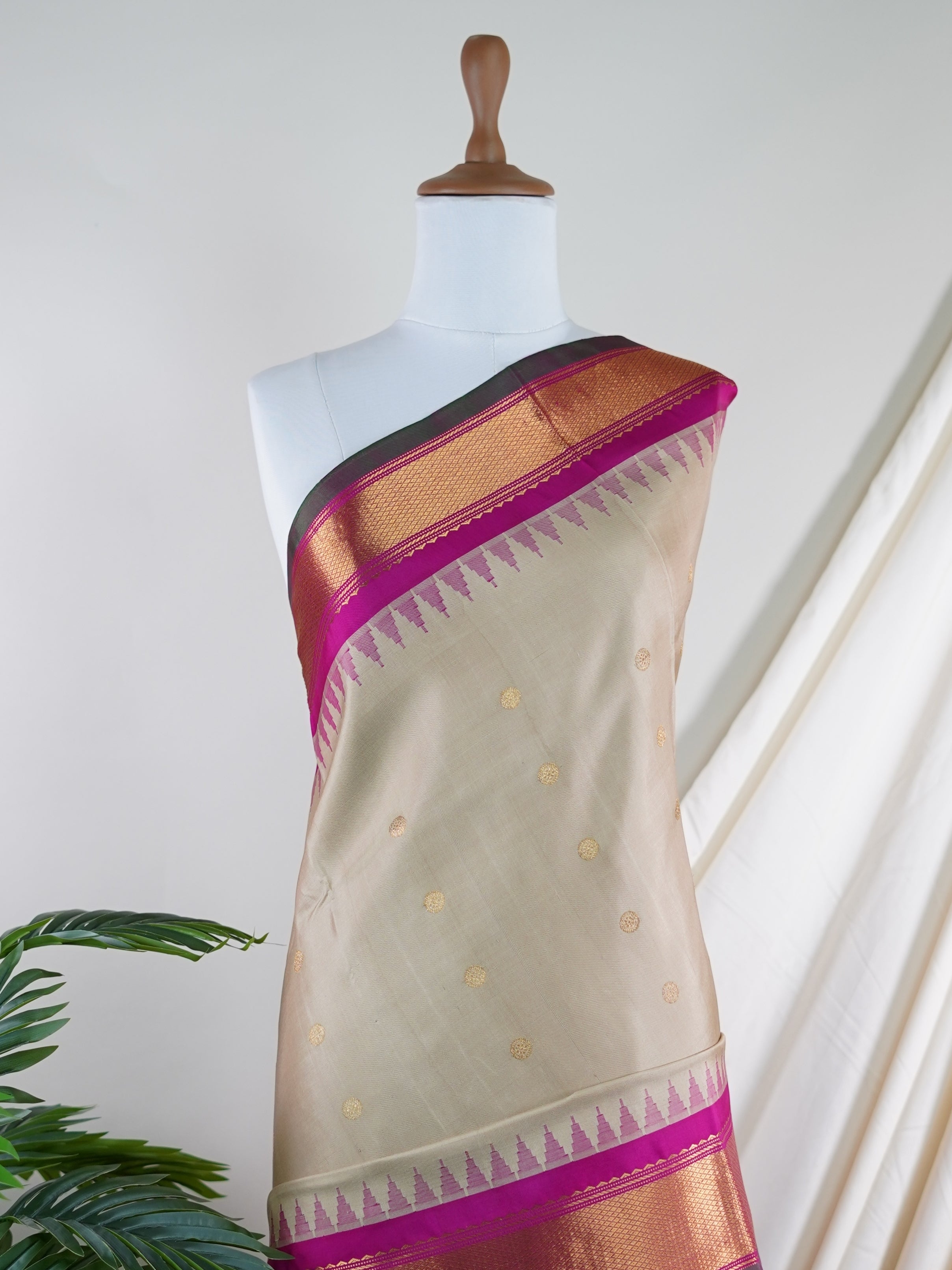 Gadwal Silk  100% Pure Silk  - Manoranjitham Weaves - Handloom Store