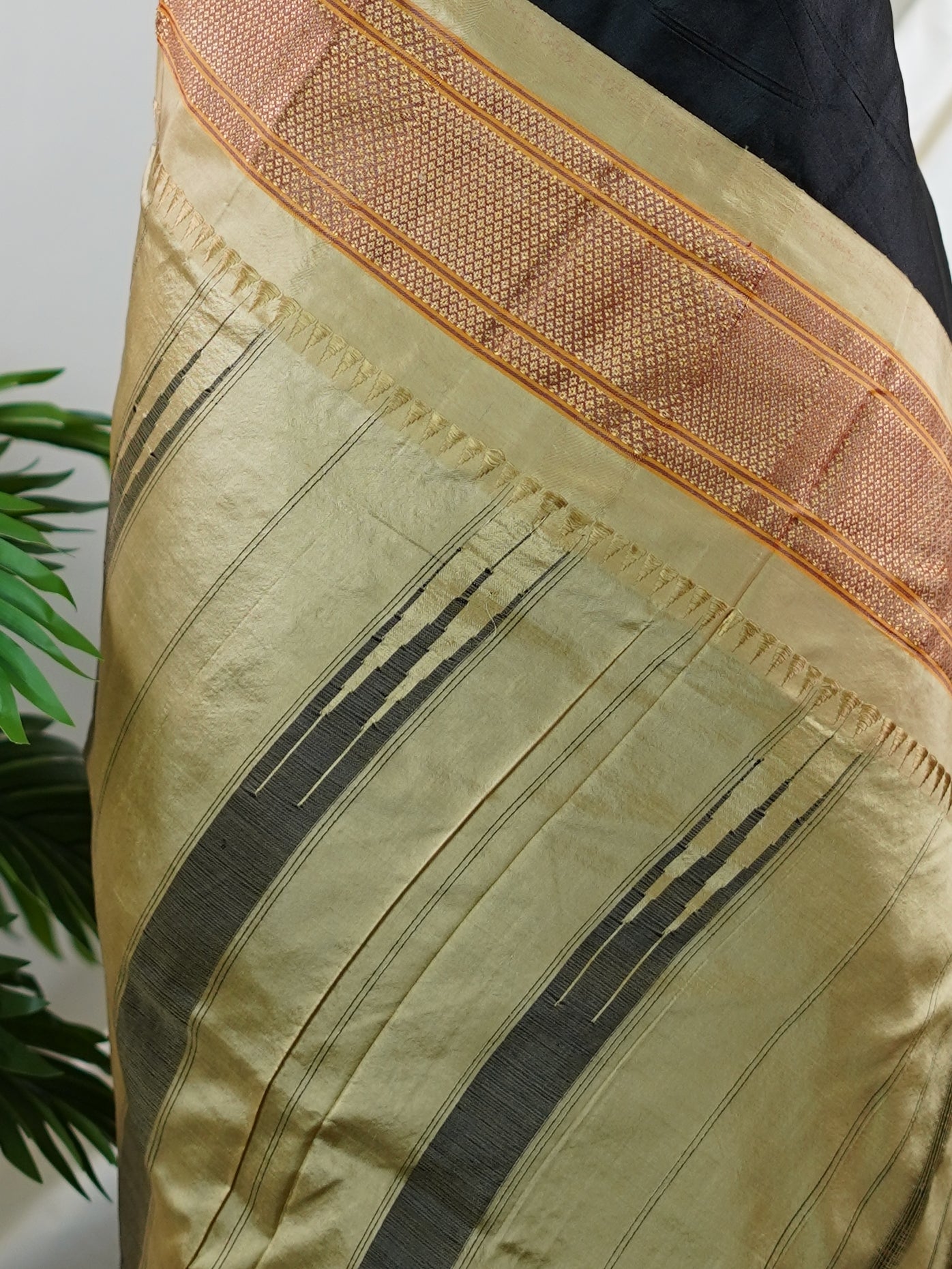 Narayanpet Black 100% Pure Silk  - Manoranjitham Weaves - Handloom Store