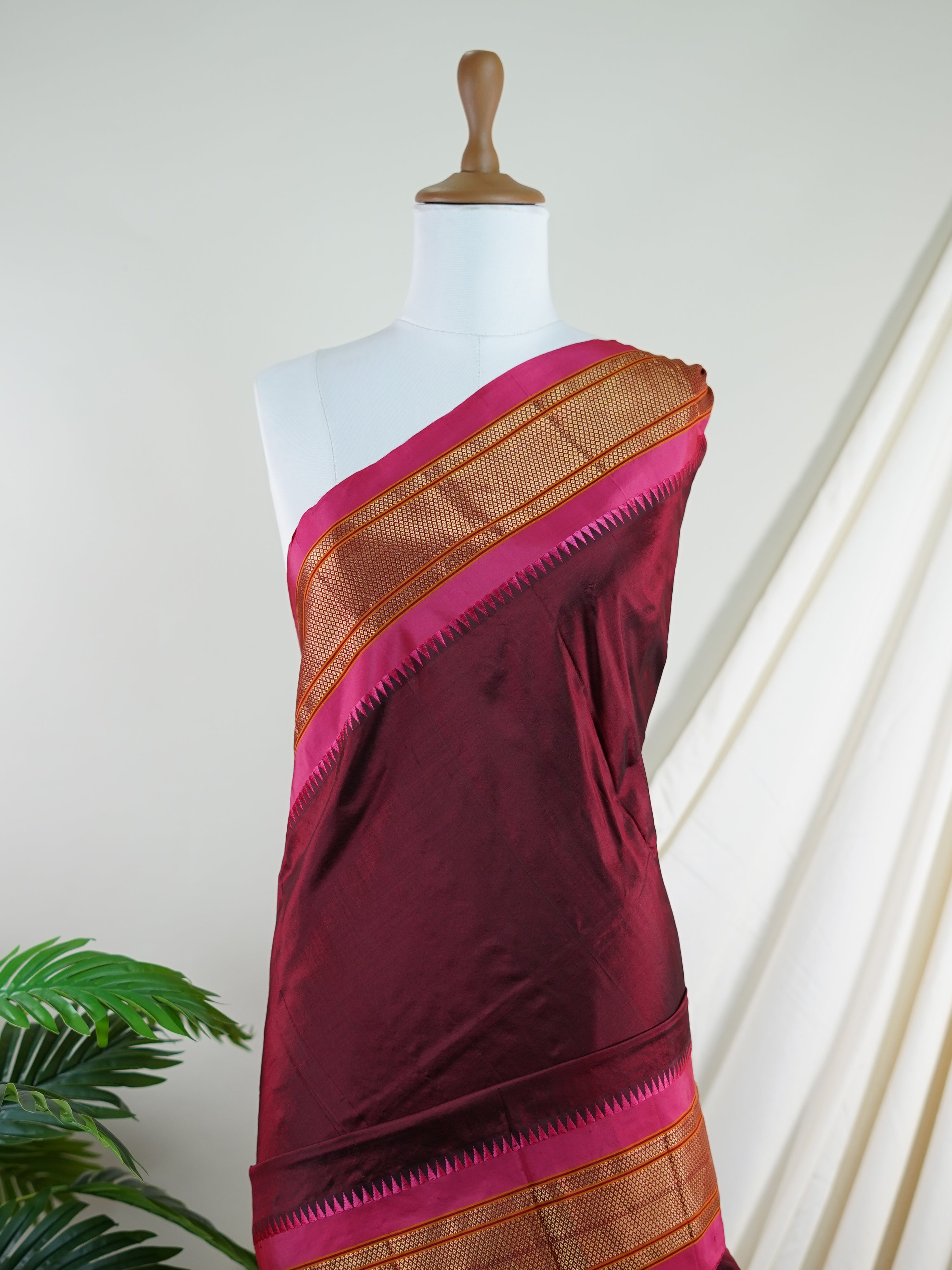 Narayanpet Maroon 100% Pure Silk  - Manoranjitham Weaves - Handloom Store