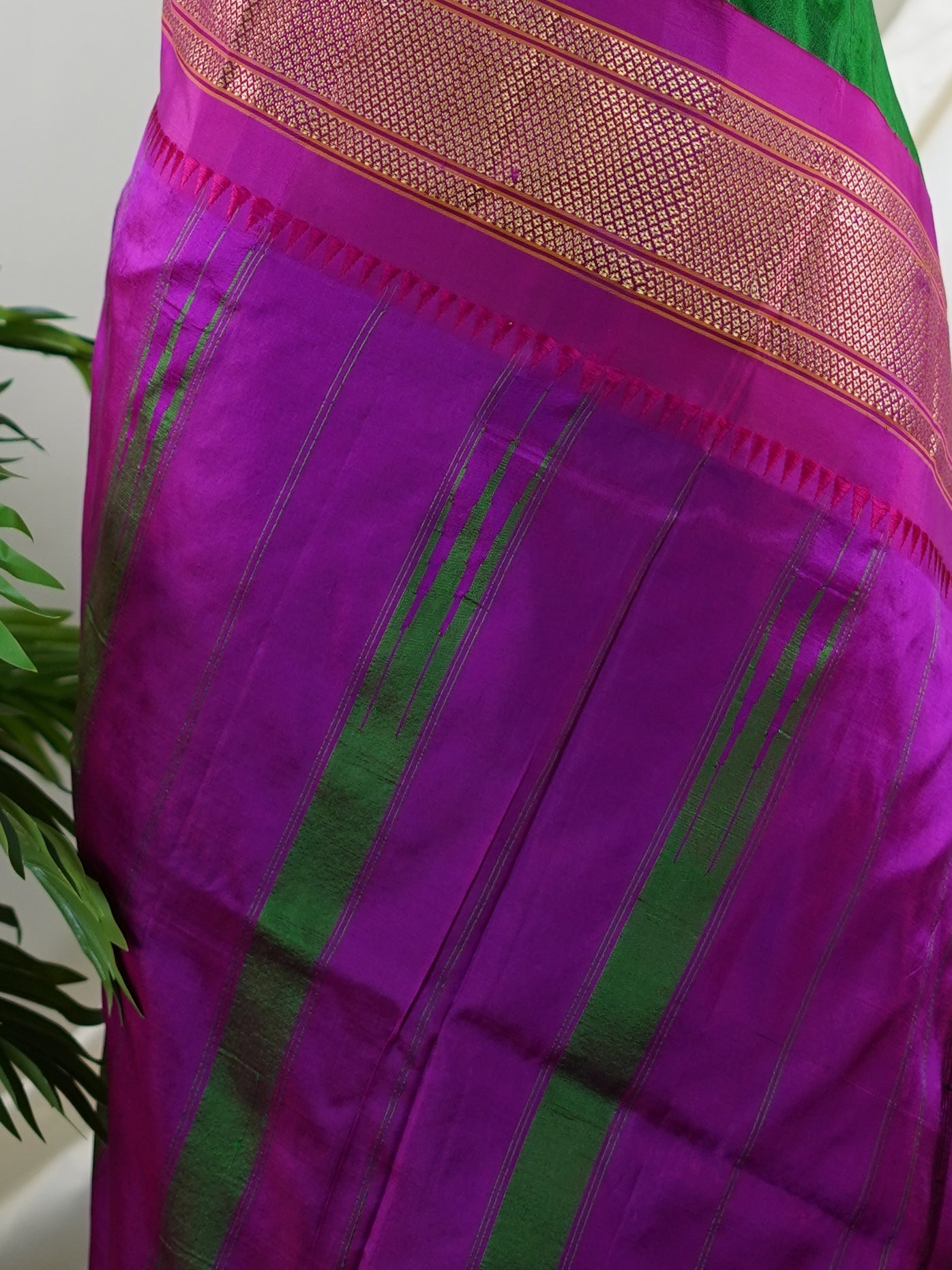 Narayanpet Bottle Green 100% Pure Silk  - Manoranjitham Weaves - Handloom Store