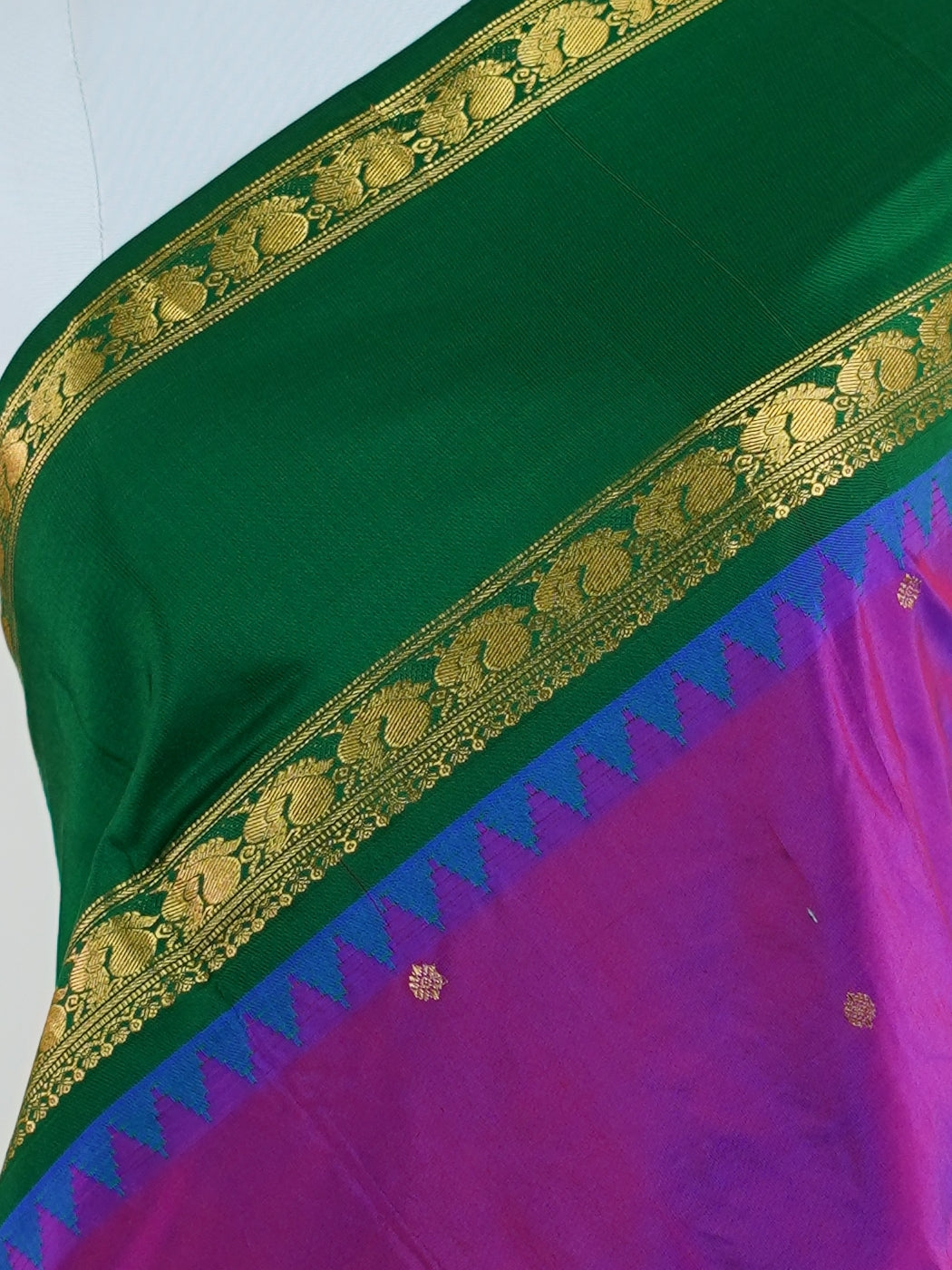 Narayanpet Megenta 100% Pure Silk  - Manoranjitham Weaves - Handloom Store