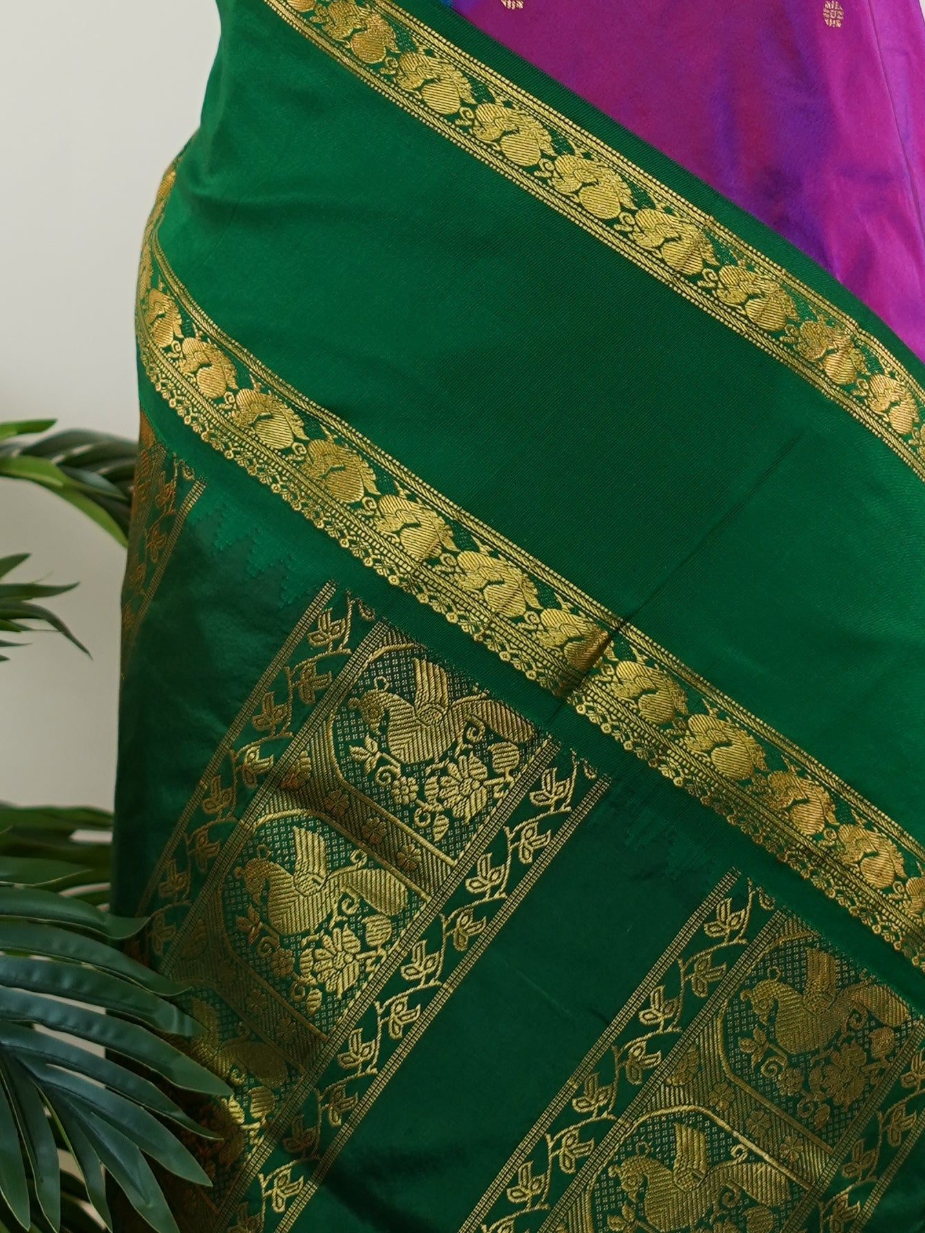 Narayanpet Megenta 100% Pure Silk  - Manoranjitham Weaves - Handloom Store