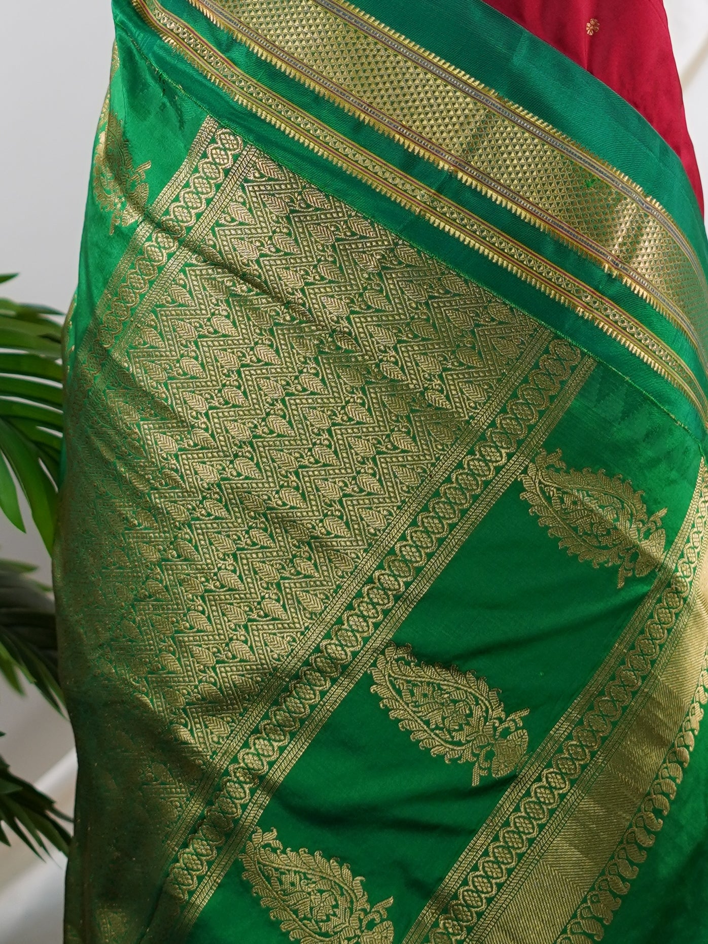 Narayanpet Maroon 100% Pure Silk  - Manoranjitham Weaves - Handloom Store