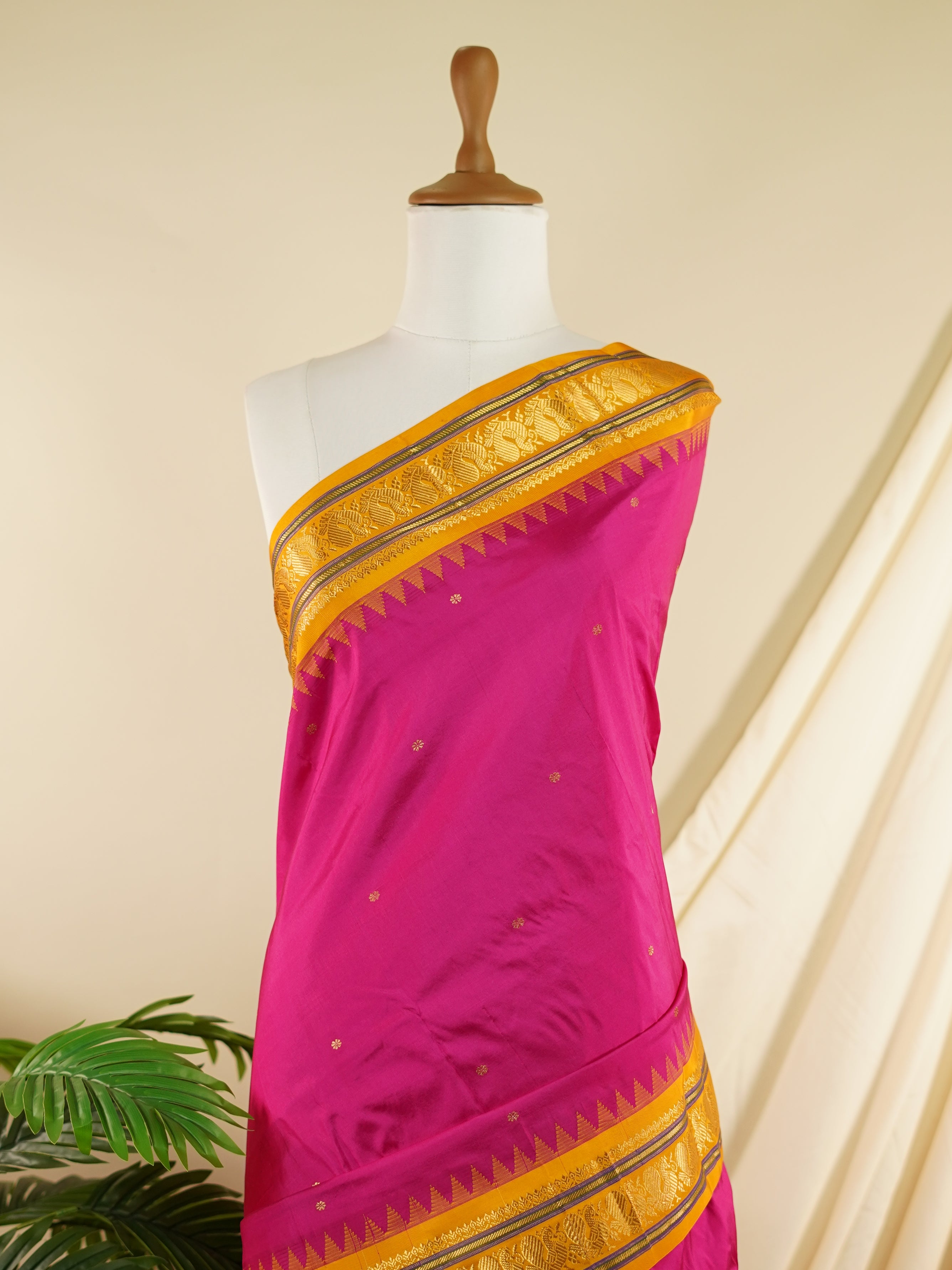 Narayanpet Pink 100% Pure Silk  - Manoranjitham Weaves - Handloom Store