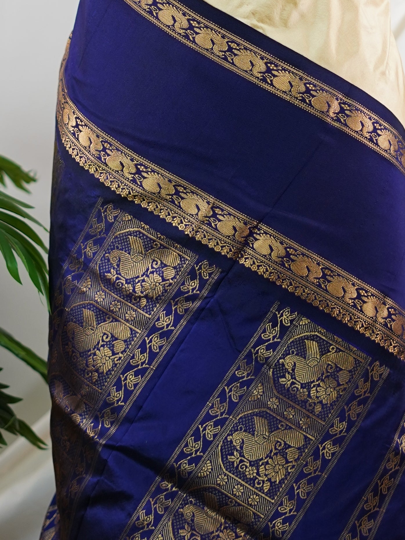Narayanpet Cream 100% Pure Silk  - Manoranjitham Weaves - Handloom Store