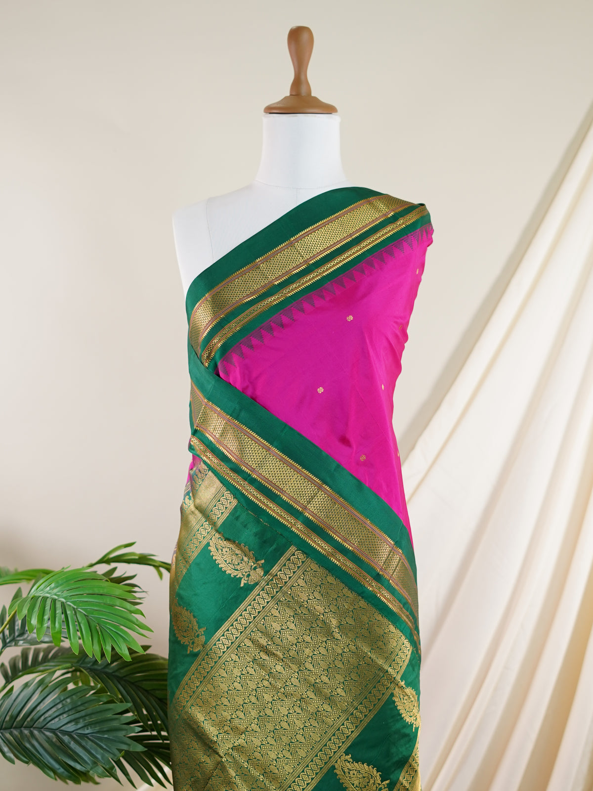 Narayanpet Pink 100% Pure Silk  - Manoranjitham Weaves - Handloom Store