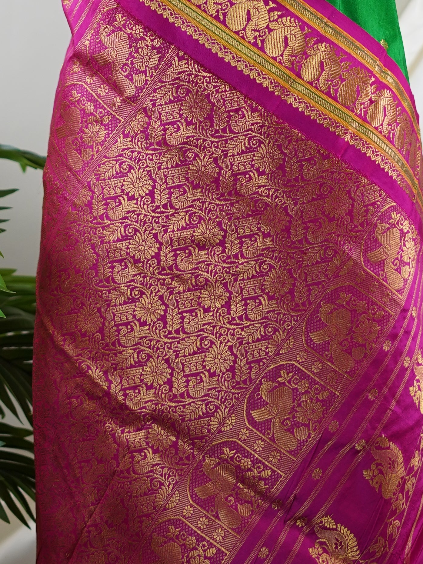 Narayanpet Green 100% Pure Silk  - Manoranjitham Weaves - Handloom Store