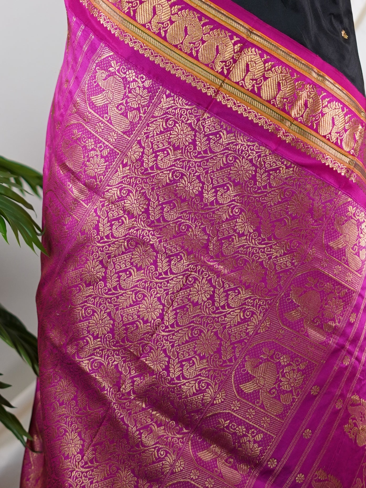 Narayanpet Black 100% Pure Silk  - Manoranjitham Weaves - Handloom Store