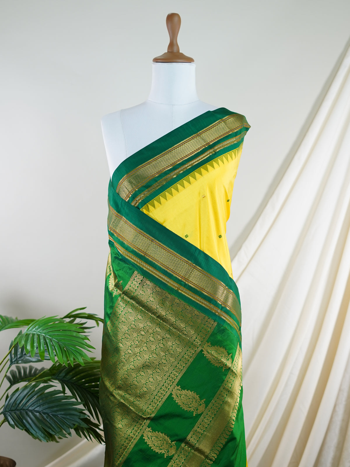 Narayanpet Yellow 100% Pure Silk  - Manoranjitham Weaves - Handloom Store