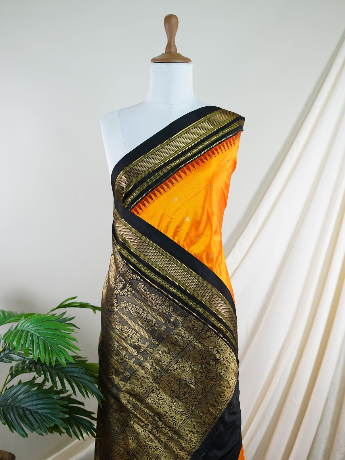 Narayanpet Orange 100% Pure Silk  - Manoranjitham Weaves - Handloom Store