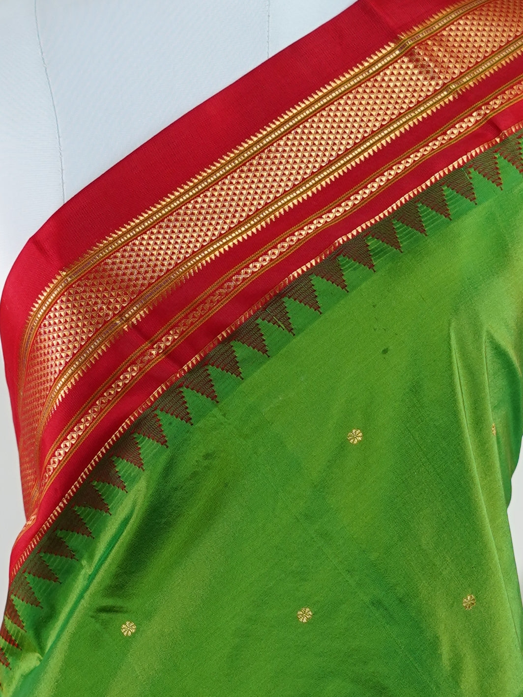 Narayanpet Green 100% Pure Silk  - Manoranjitham Weaves - Handloom Store