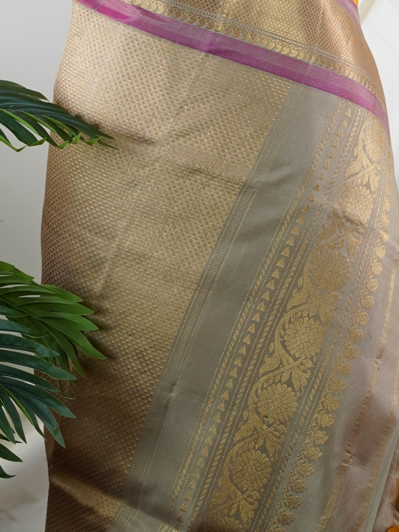 Gadwal Silk Yellow 100% Pure Silk  - Manoranjitham Weaves - Handloom Store