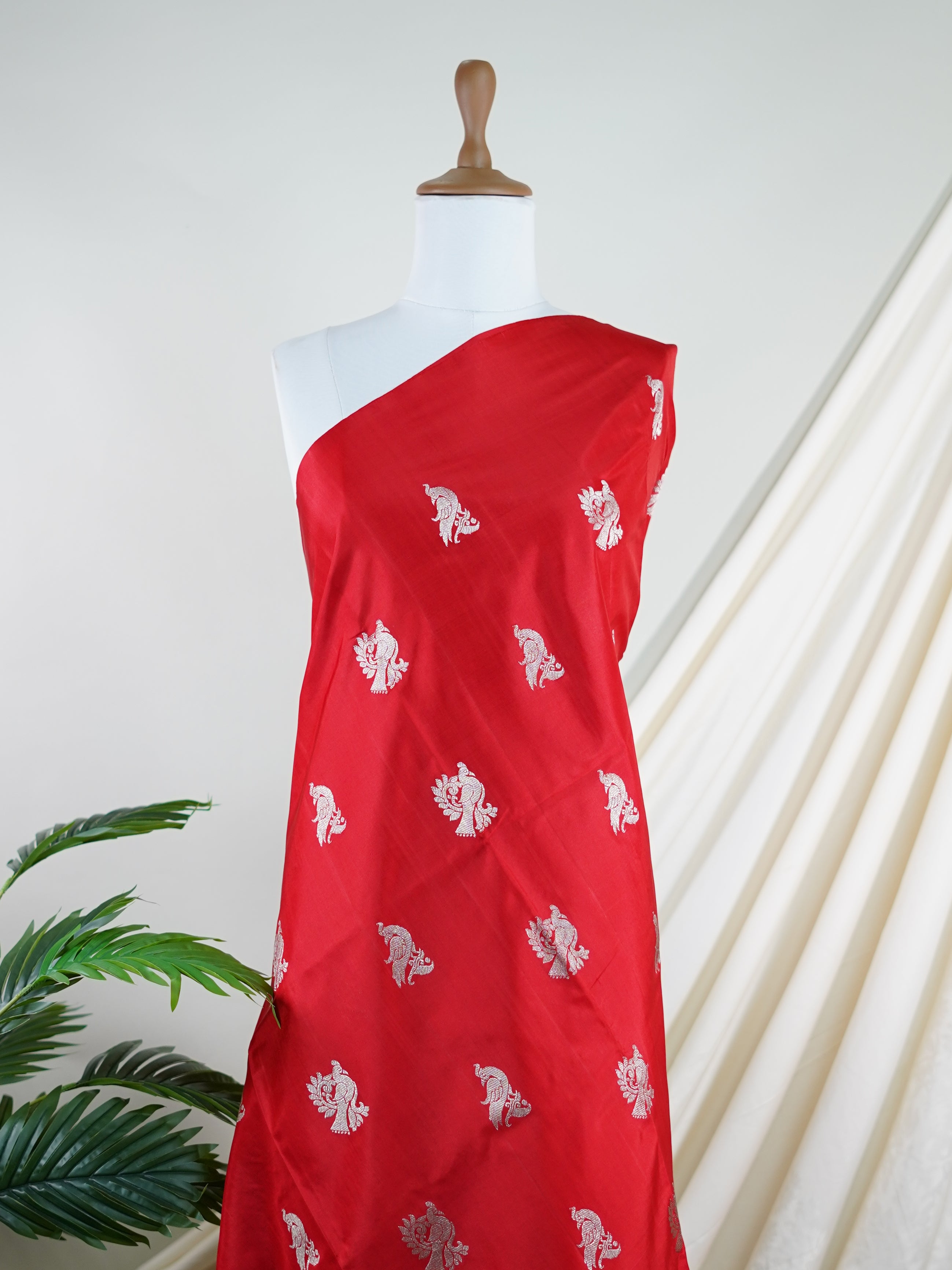 Venkatagiri Silk Red 100% Pure Silk  - Manoranjitham Weaves - Handloom Store