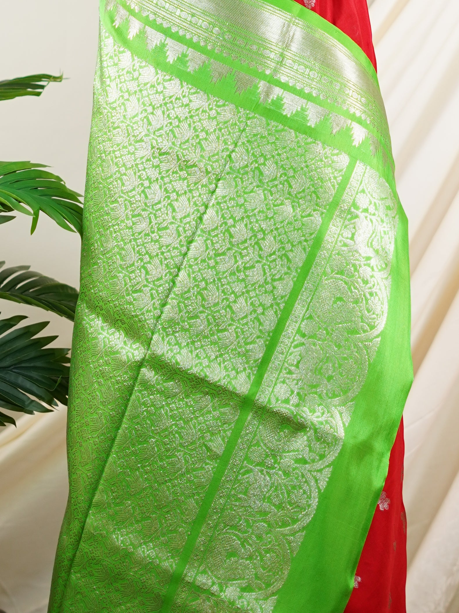 Venkatagiri Silk Red 100% Pure Silk  - Manoranjitham Weaves - Handloom Store