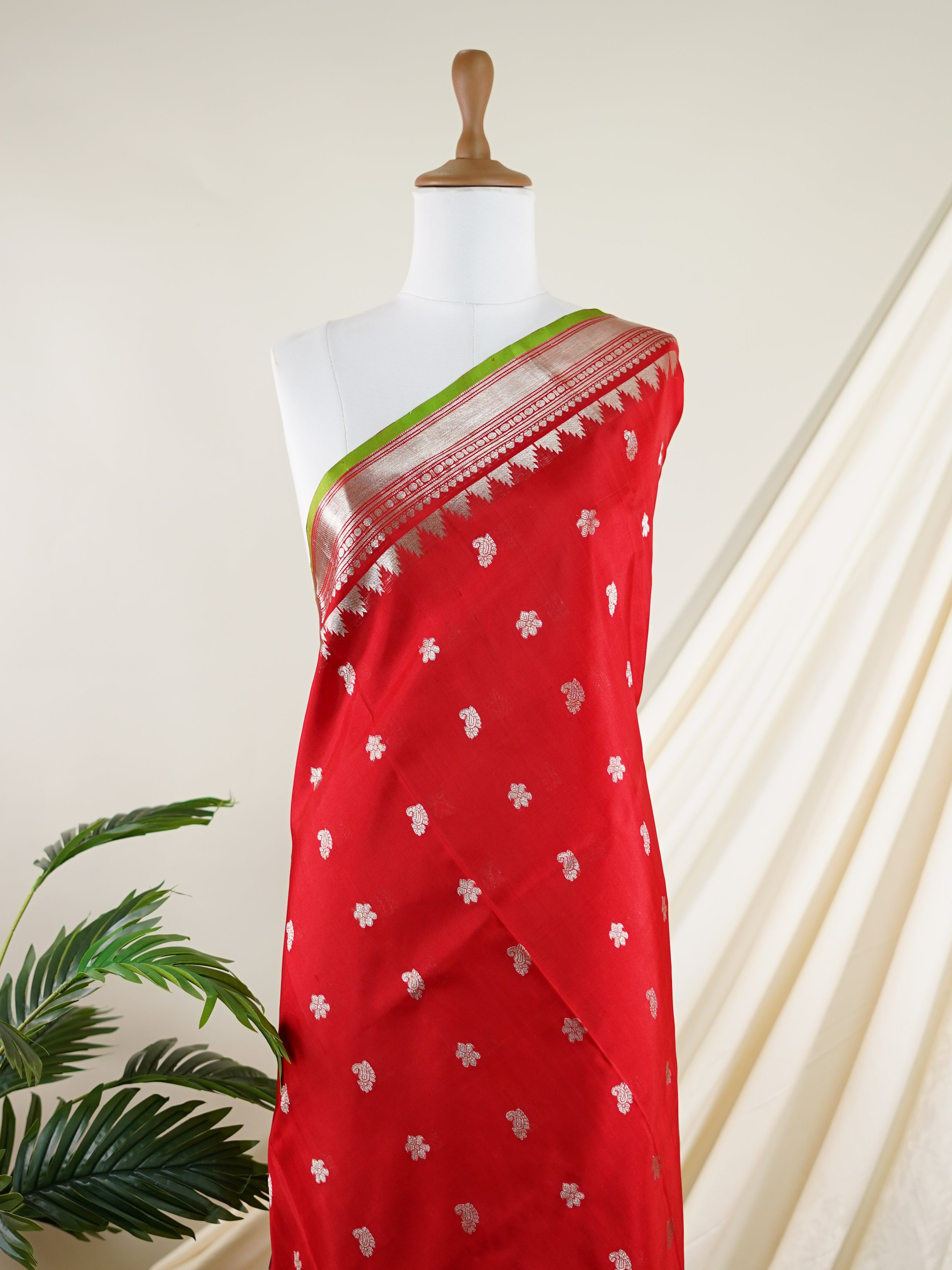 Venkatagiri Silk Red 100% Pure Silk  - Manoranjitham Weaves - Handloom Store