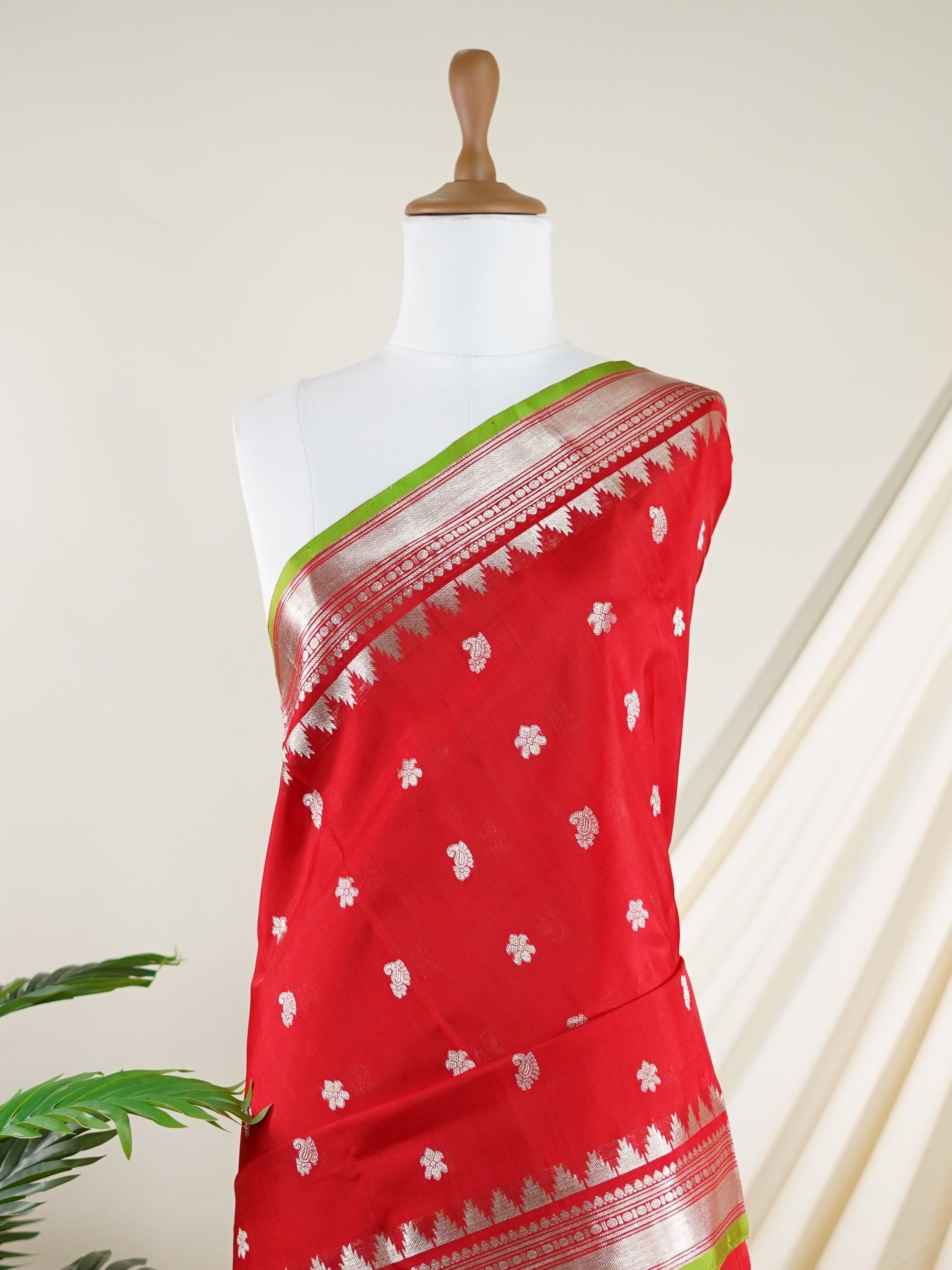 Venkatagiri Silk Red 100% Pure Silk  - Manoranjitham Weaves - Handloom Store