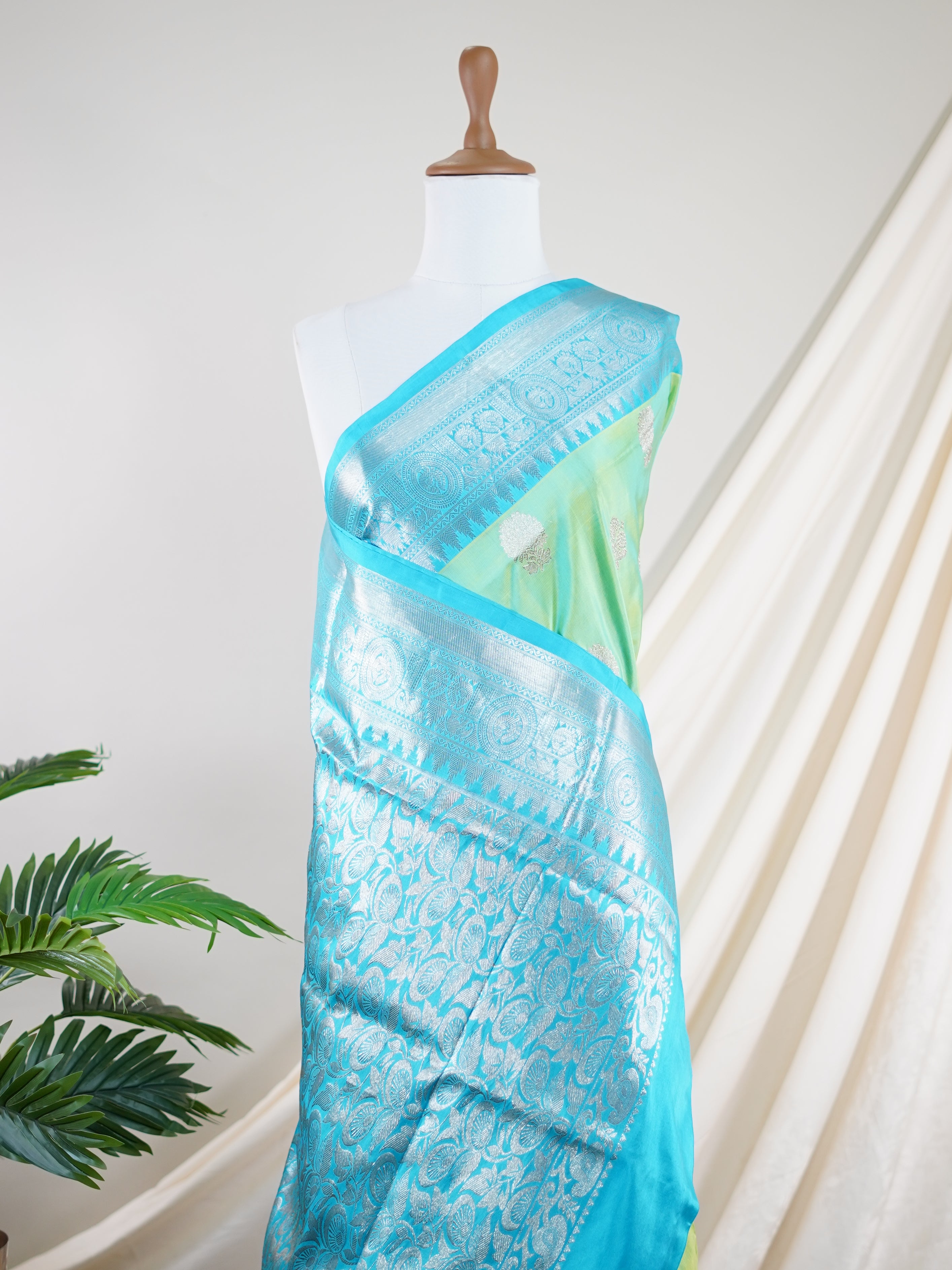 Venkatagiri Silk Freen 100% Pure Silk  - Manoranjitham Weaves - Handloom Store