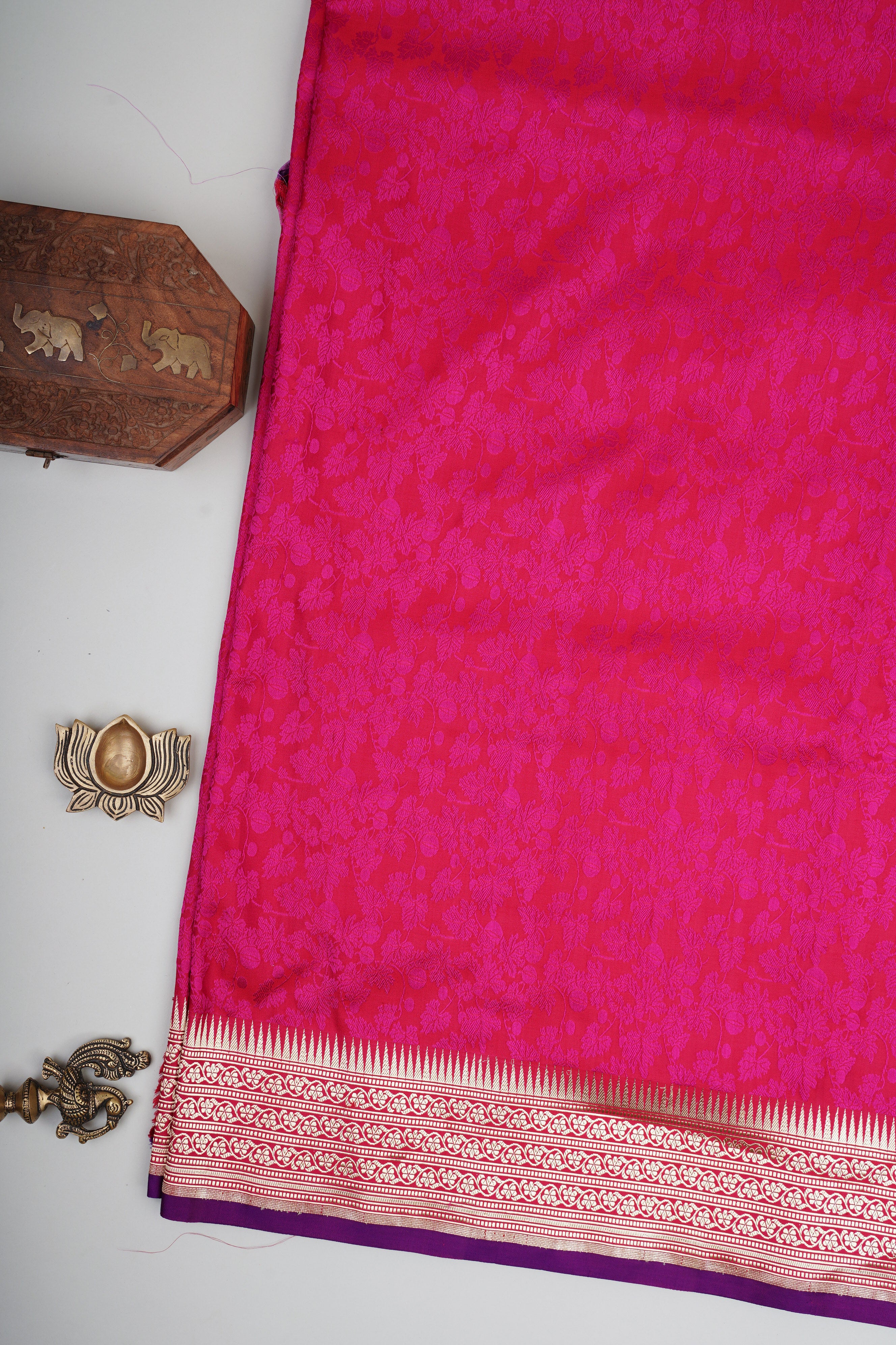 Katan Magenta 100% Pure Katan Silk Manoranjitham Weaves - Handloom Store
