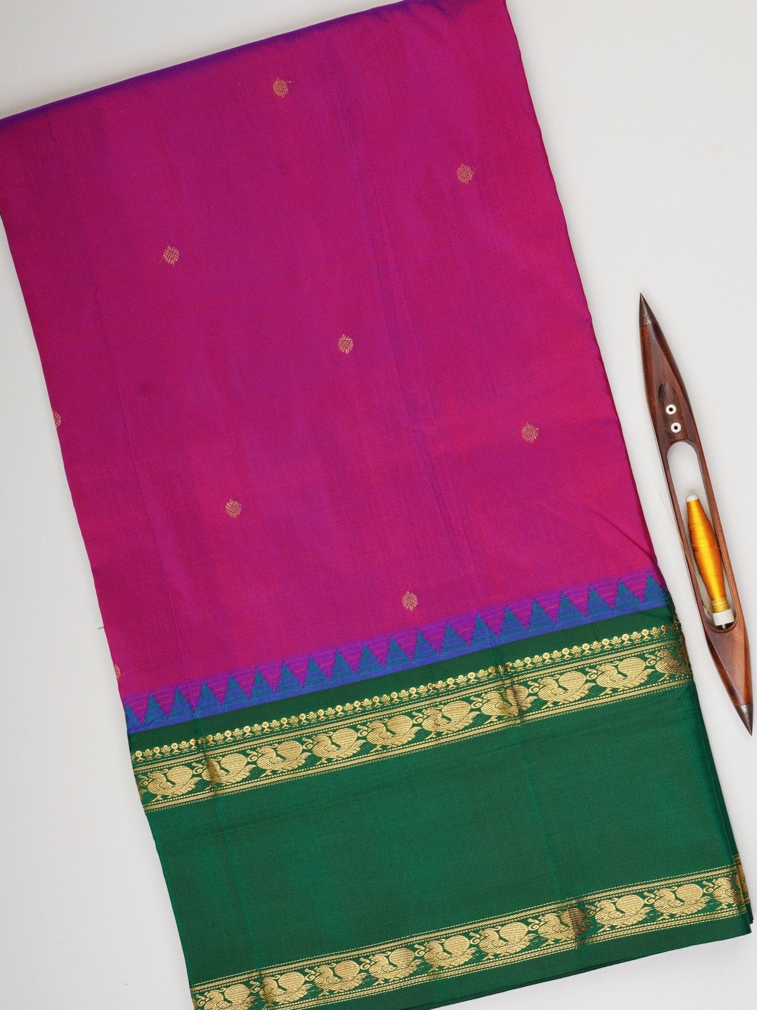 Narayanpet Megenta 100% Pure Silk  Manoranjitham Weaves - Handloom Store