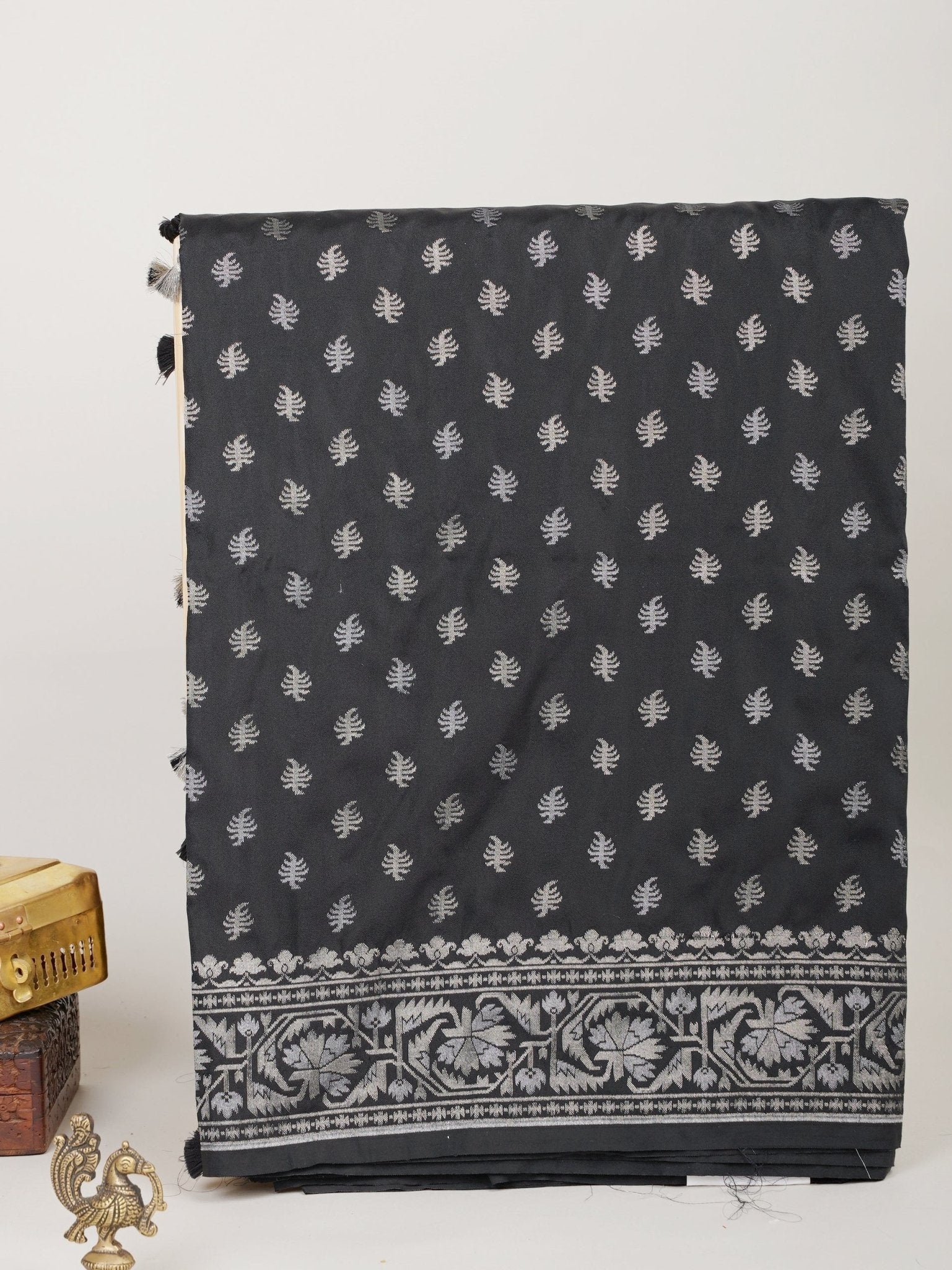 Katan Black Katan Semi Silk Manoranjitham Weaves - Handloom Store