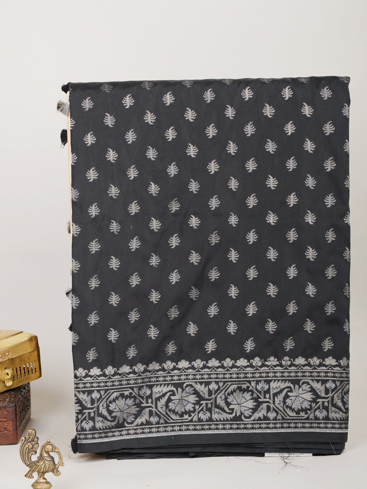 Katan Black Katan Semi Silk Manoranjitham Weaves - Handloom Store