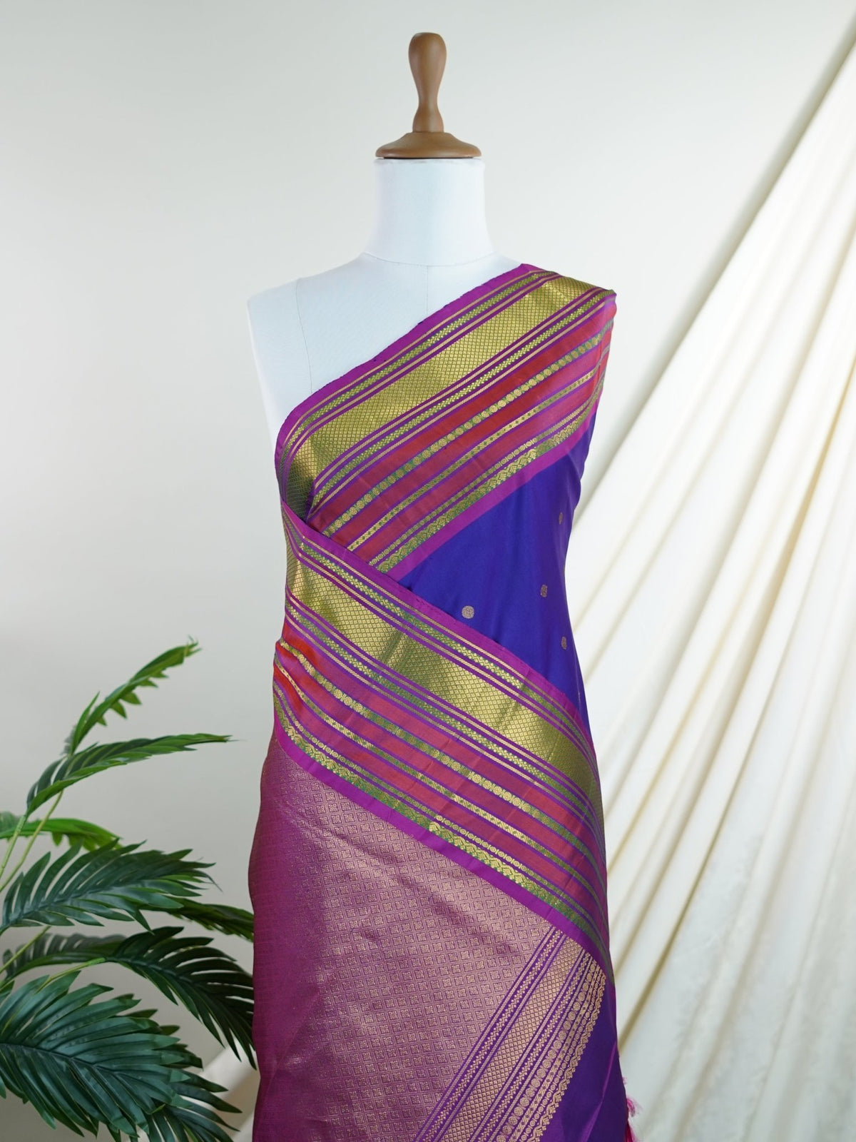 Gadwal Silk  100% Pure Silk  - Manoranjitham Weaves - Handloom Store