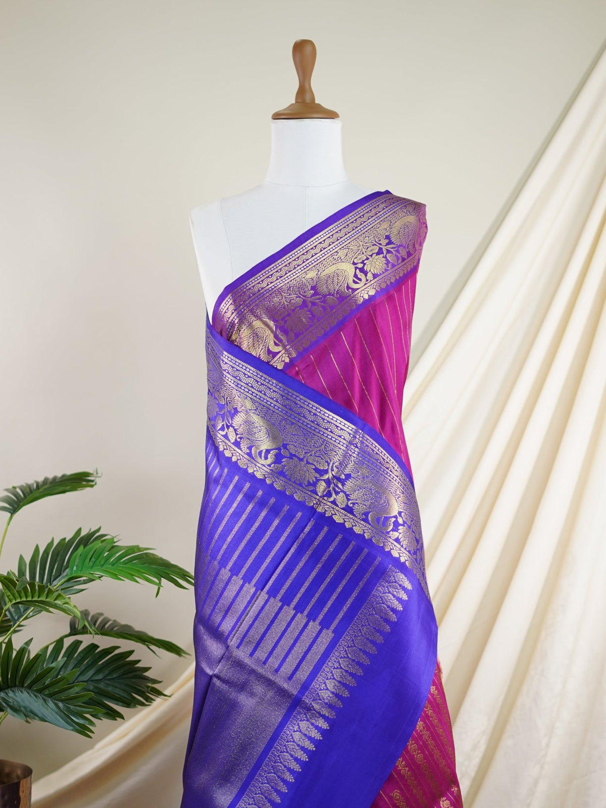 Venkatagiri Silk Purple 100% Pure Silk  - Manoranjitham Weaves - Handloom Store