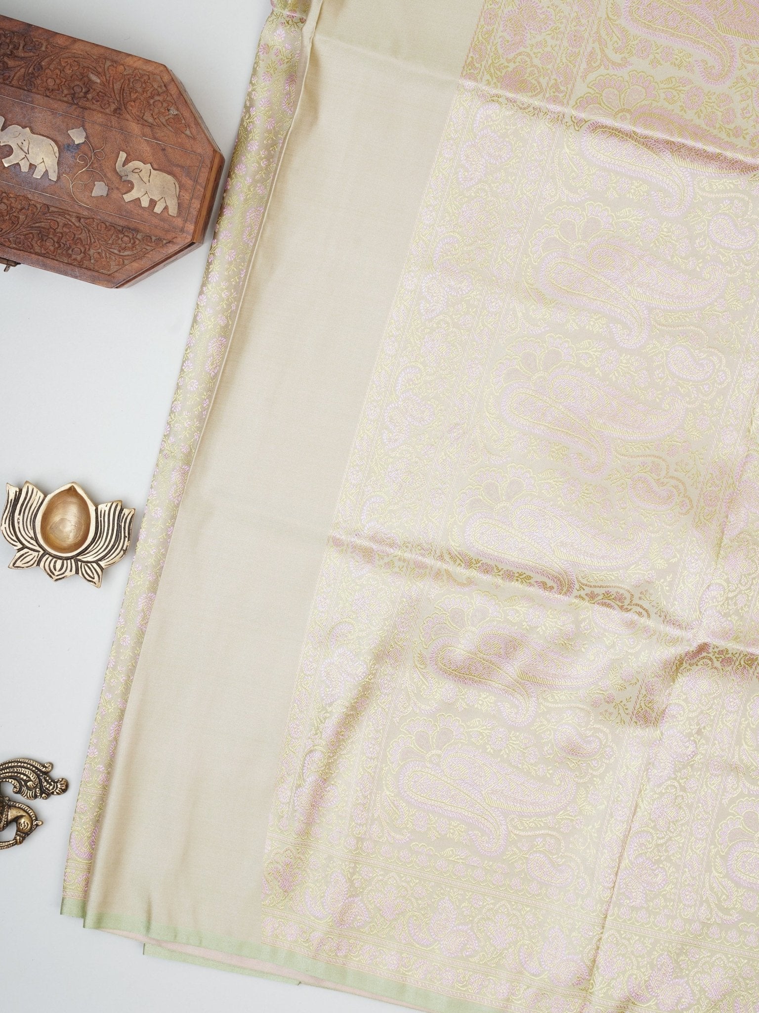 Katan Pista Green Semi Mushru - Manoranjitham Weaves - Handloom Store