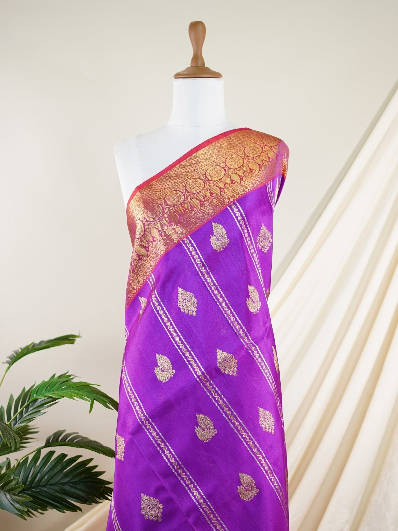 Venkatagiri Silk Purple 100% Pure Silk  - Manoranjitham Weaves - Handloom Store