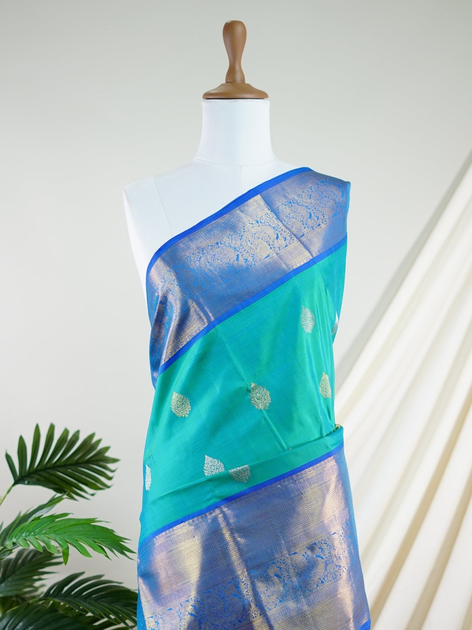 Kanchipuram Silk Green 100% Pure Silk  - Manoranjitham Weaves - Handloom Store