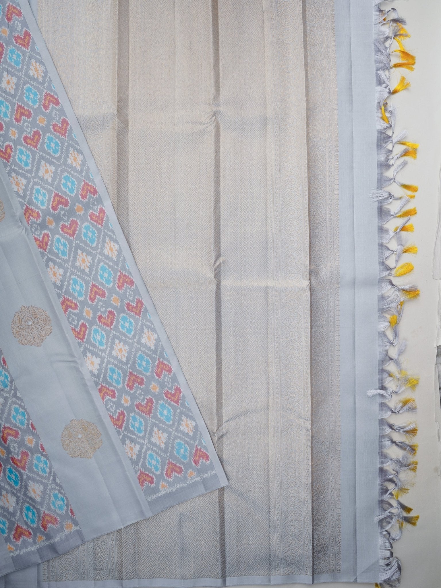 Kanchipuram Silk Grey 100% Pure Silk  Manoranjitham Weaves - Handloom Store
