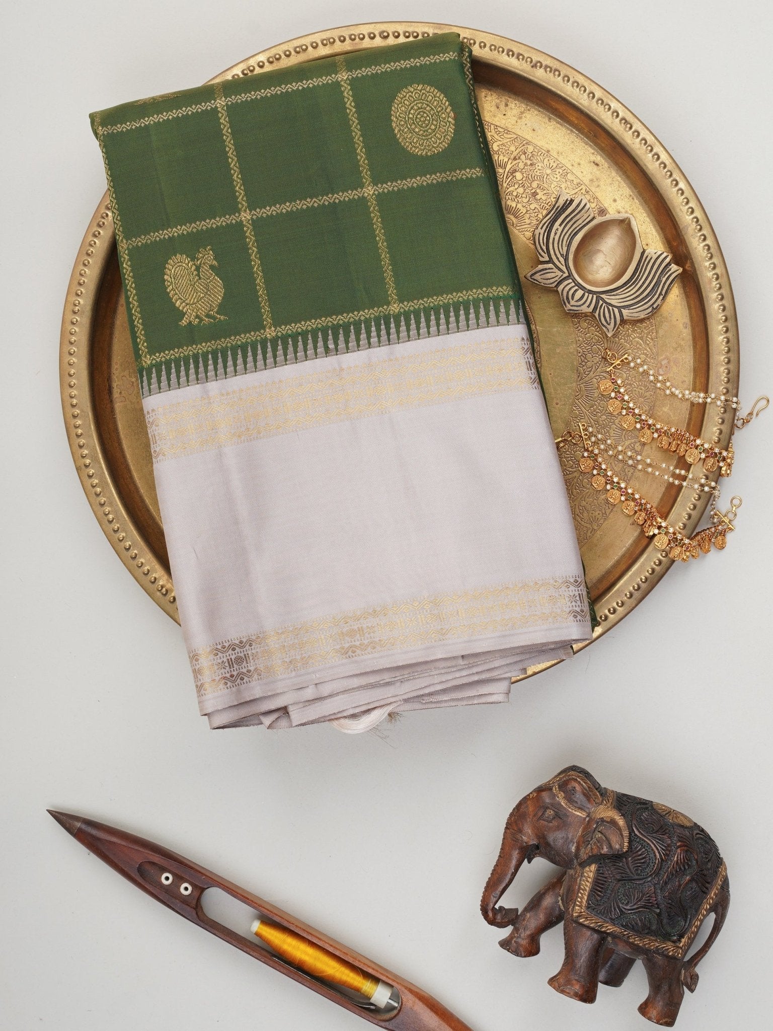 Kanchipuram Silk Green 100% Pure Silk  Manoranjitham Weaves - Handloom Store