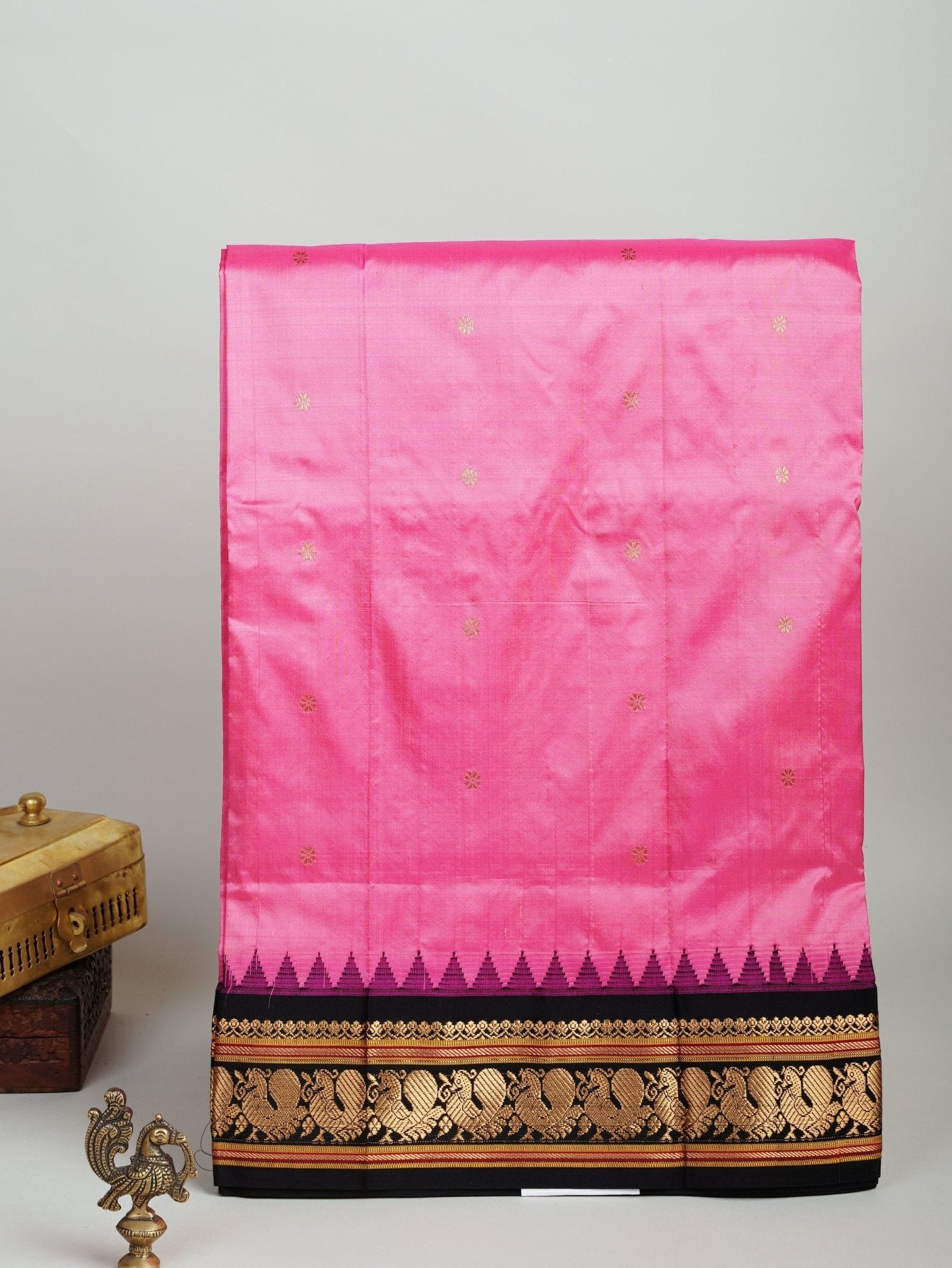 Narayanpet  100% Pure Silk  - Manoranjitham Weaves - Handloom Store