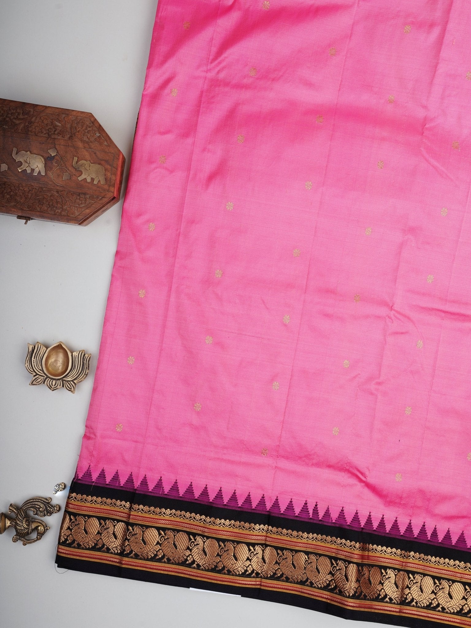 Narayanpet  100% Pure Silk  - Manoranjitham Weaves - Handloom Store