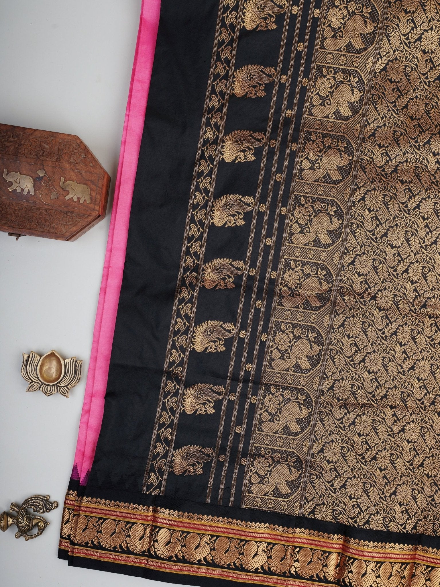 Narayanpet  100% Pure Silk  - Manoranjitham Weaves - Handloom Store