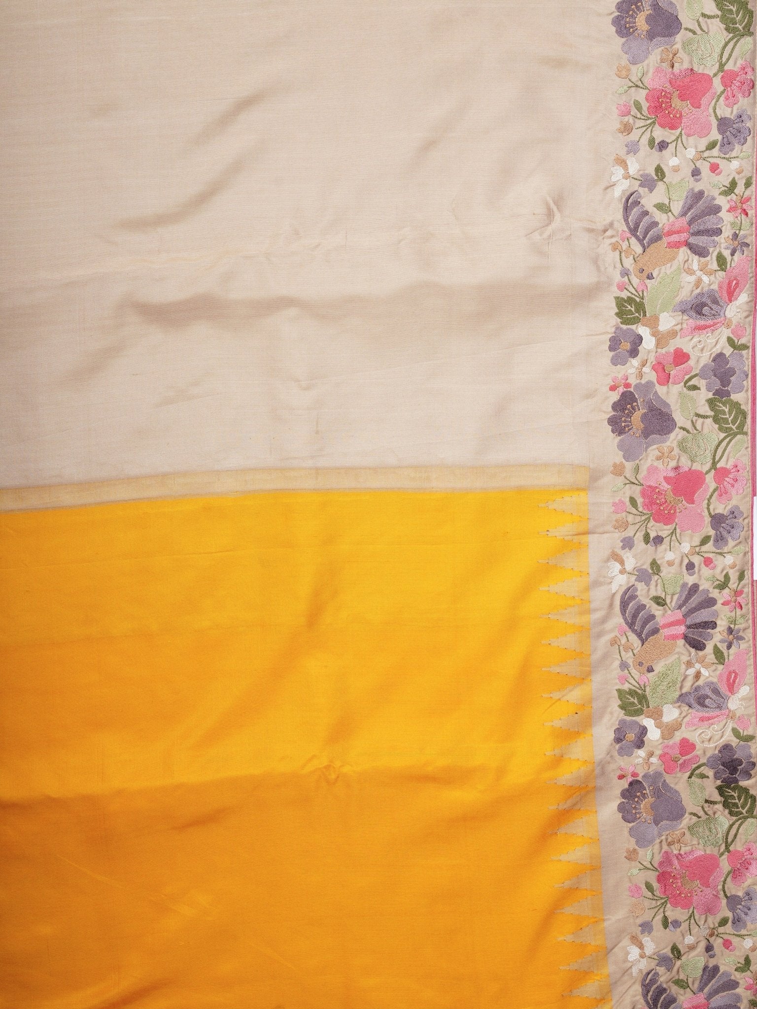 Gadwal Silk Yellow 100% Pure Silk  Manoranjitham Weaves - Handloom Store