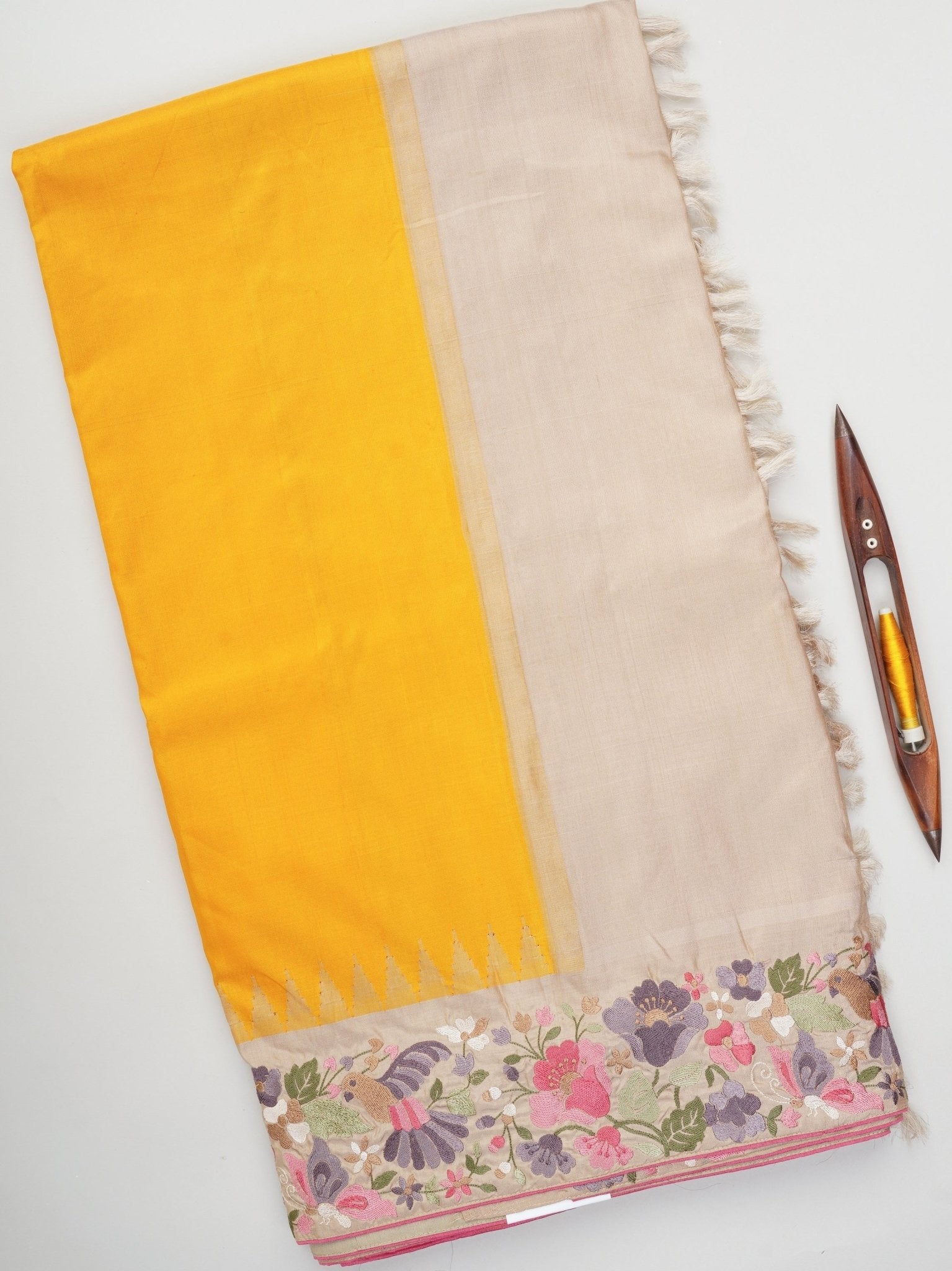 Gadwal Silk Yellow 100% Pure Silk  Manoranjitham Weaves - Handloom Store