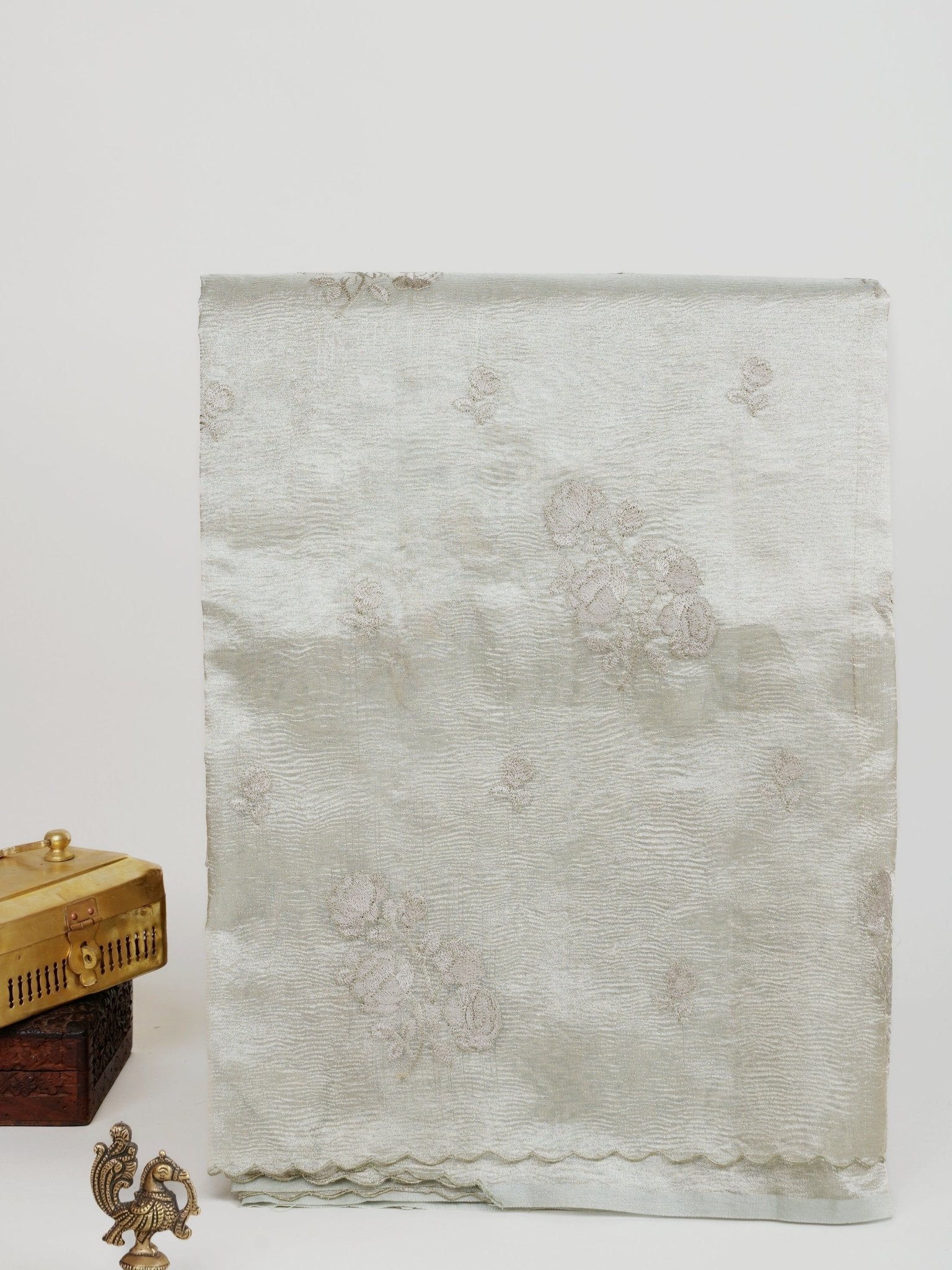 Crush tissue Silver Semi Crush Tissue - Manoranjitham Weaves - Handloom Store