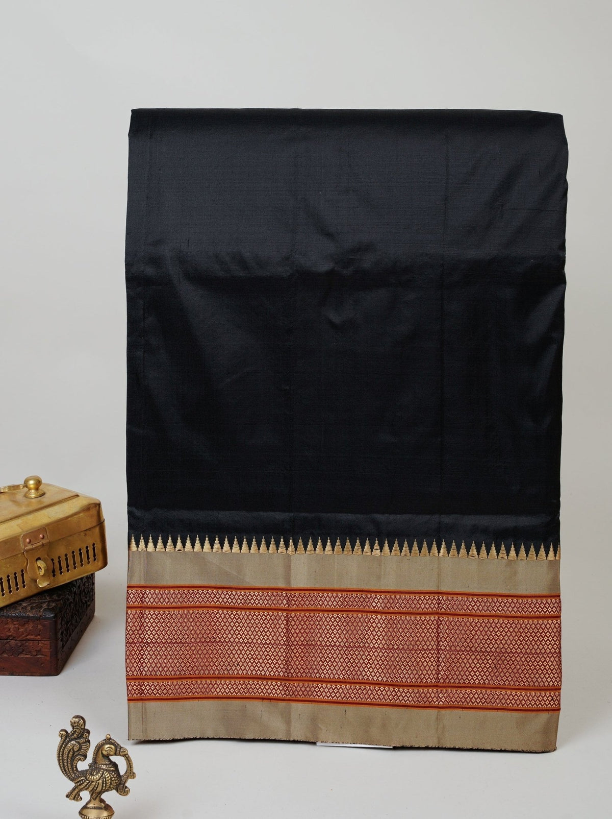 Narayanpet Black 100% Pure Silk  Manoranjitham Weaves - Handloom Store
