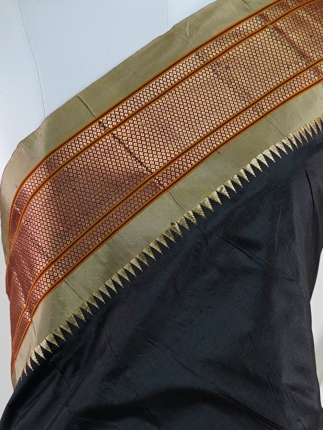 Narayanpet Black 100% Pure Silk  - Manoranjitham Weaves - Handloom Store