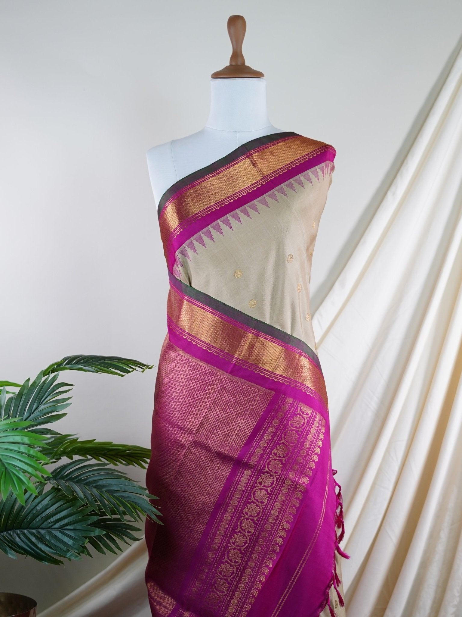 Gadwal Silk  100% Pure Silk  - Manoranjitham Weaves - Handloom Store