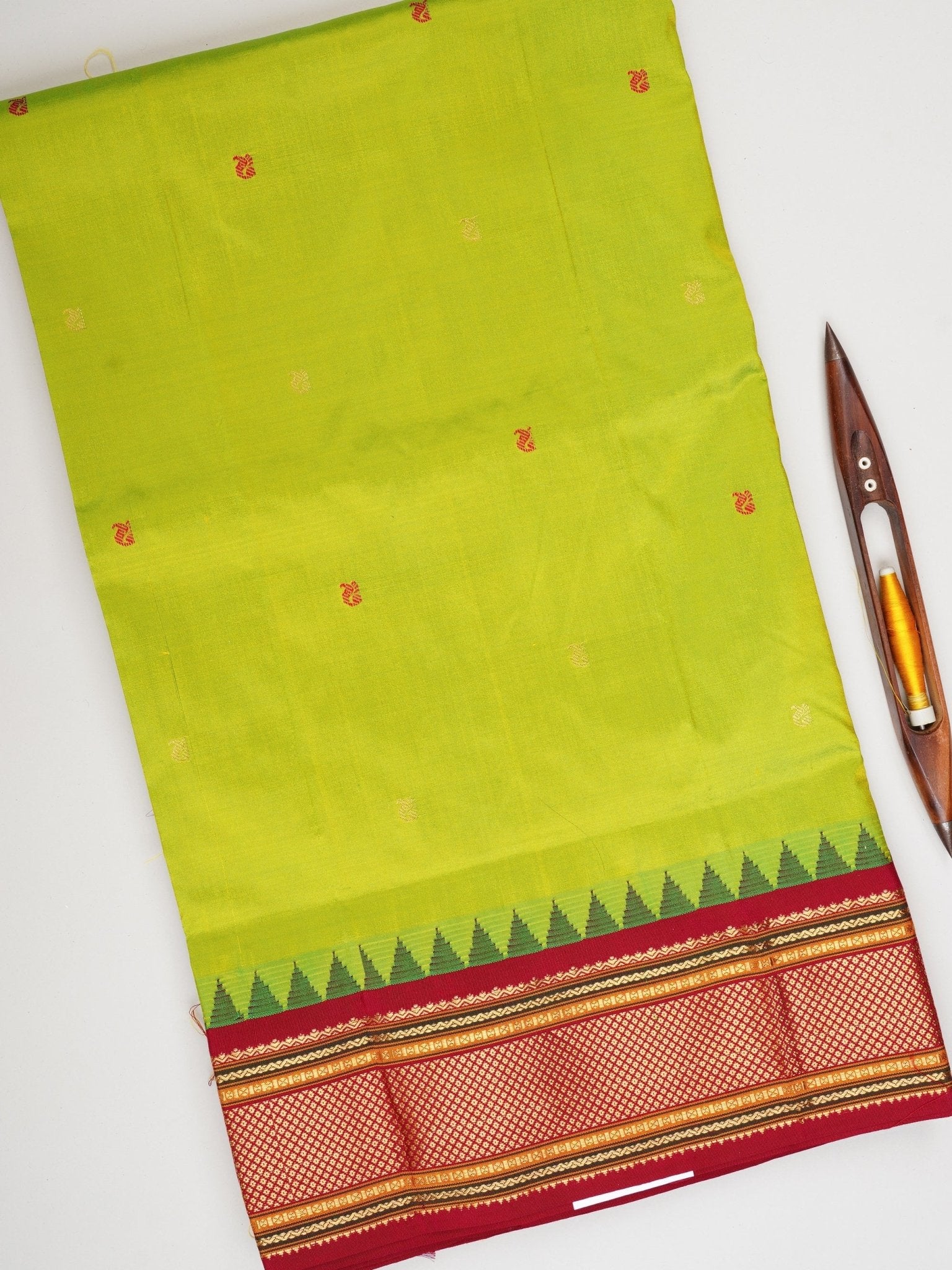 Narayanpet Parrot Green 100% Pure Silk  Manoranjitham Weaves - Handloom Store